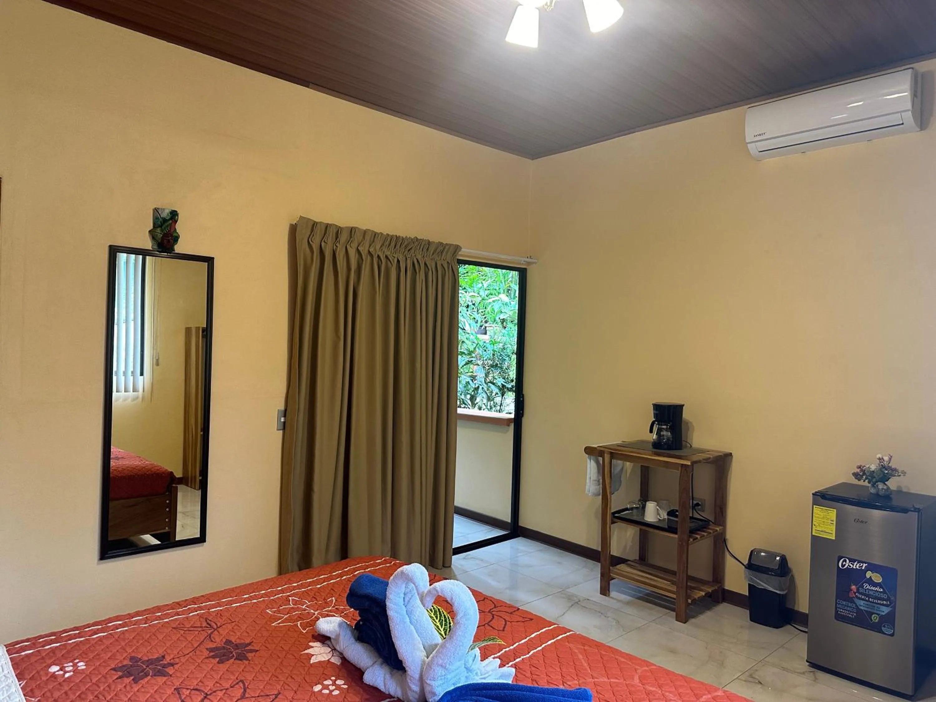 Bed in Jacamar Corcovado Drake Bay