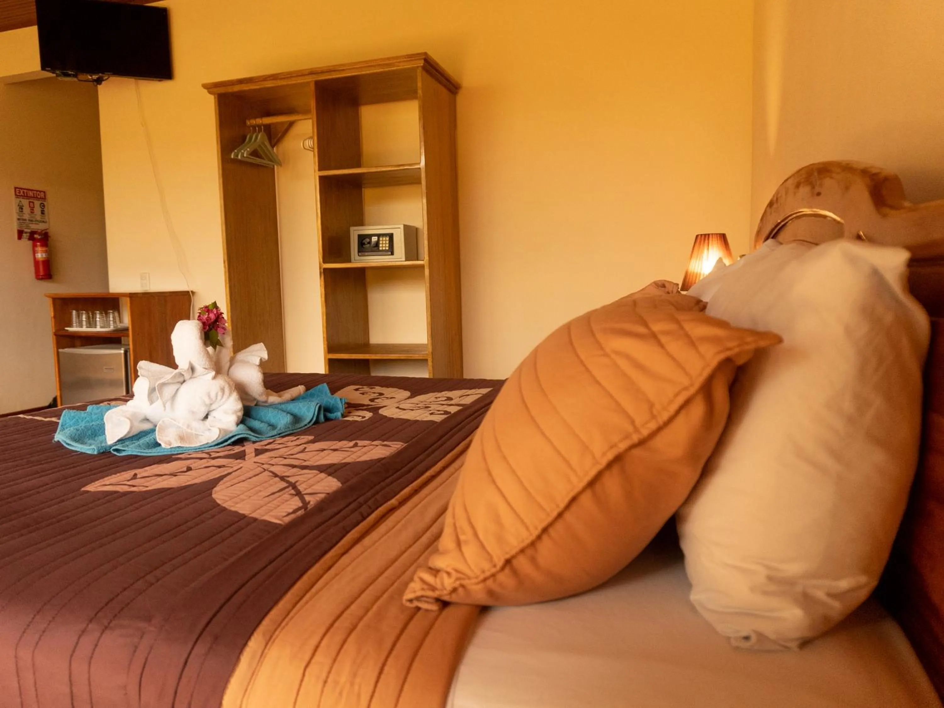 Photo of the whole room, Bed in Jacamar Corcovado Drake Bay