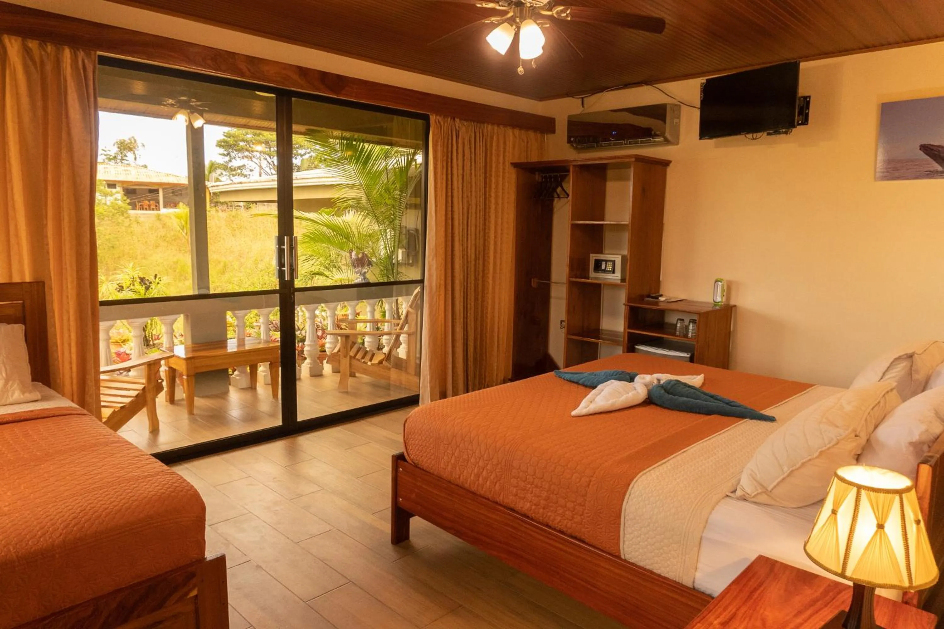 Photo of the whole room, Bed in Jacamar Corcovado Drake Bay