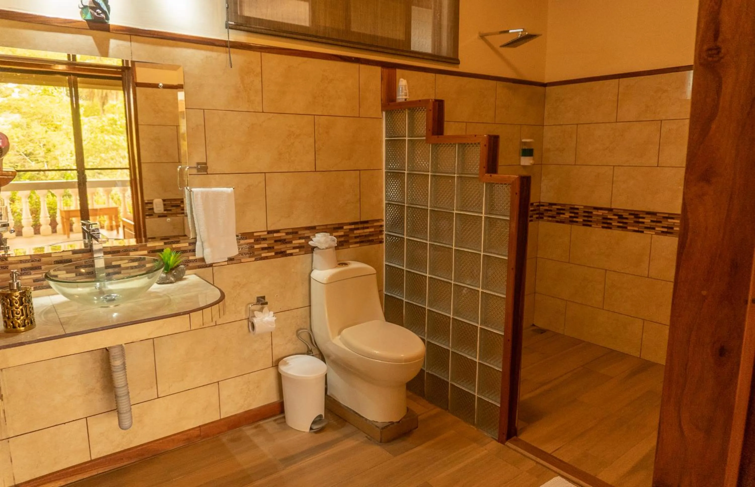 Bathroom in Jacamar Corcovado Drake Bay