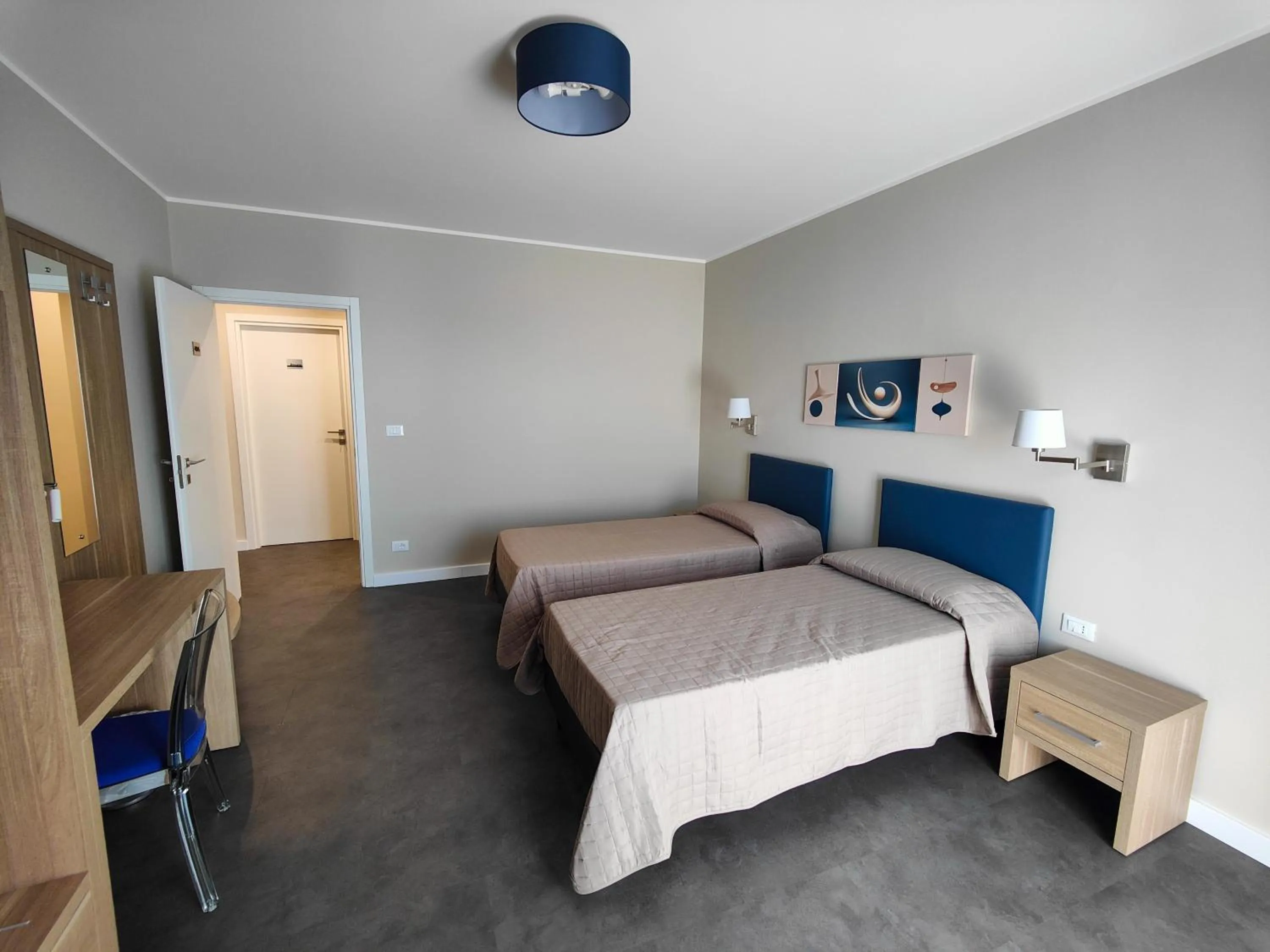 Photo of the whole room, Bed in Dependance La Mouette