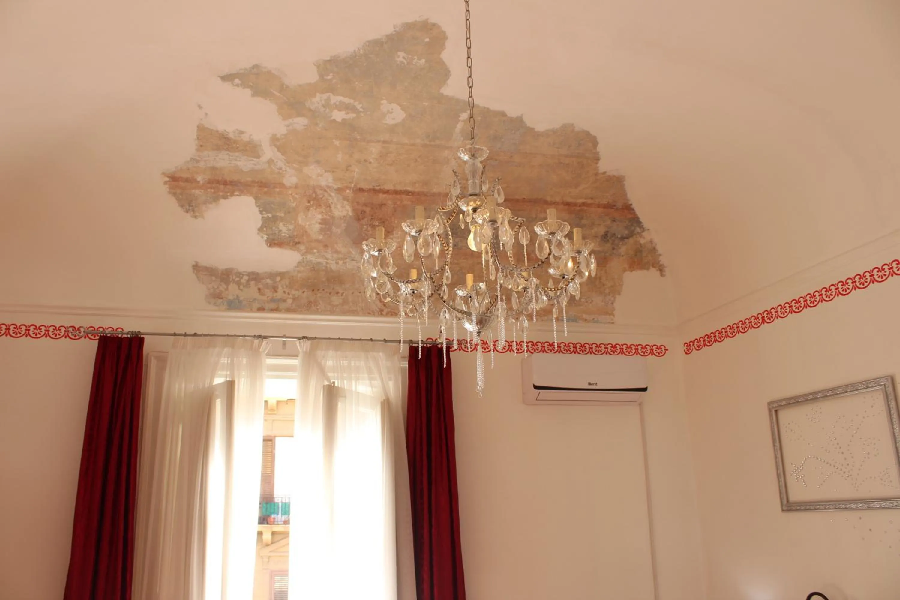 Decorative detail in BED&BOOK Palazzo Cutelli