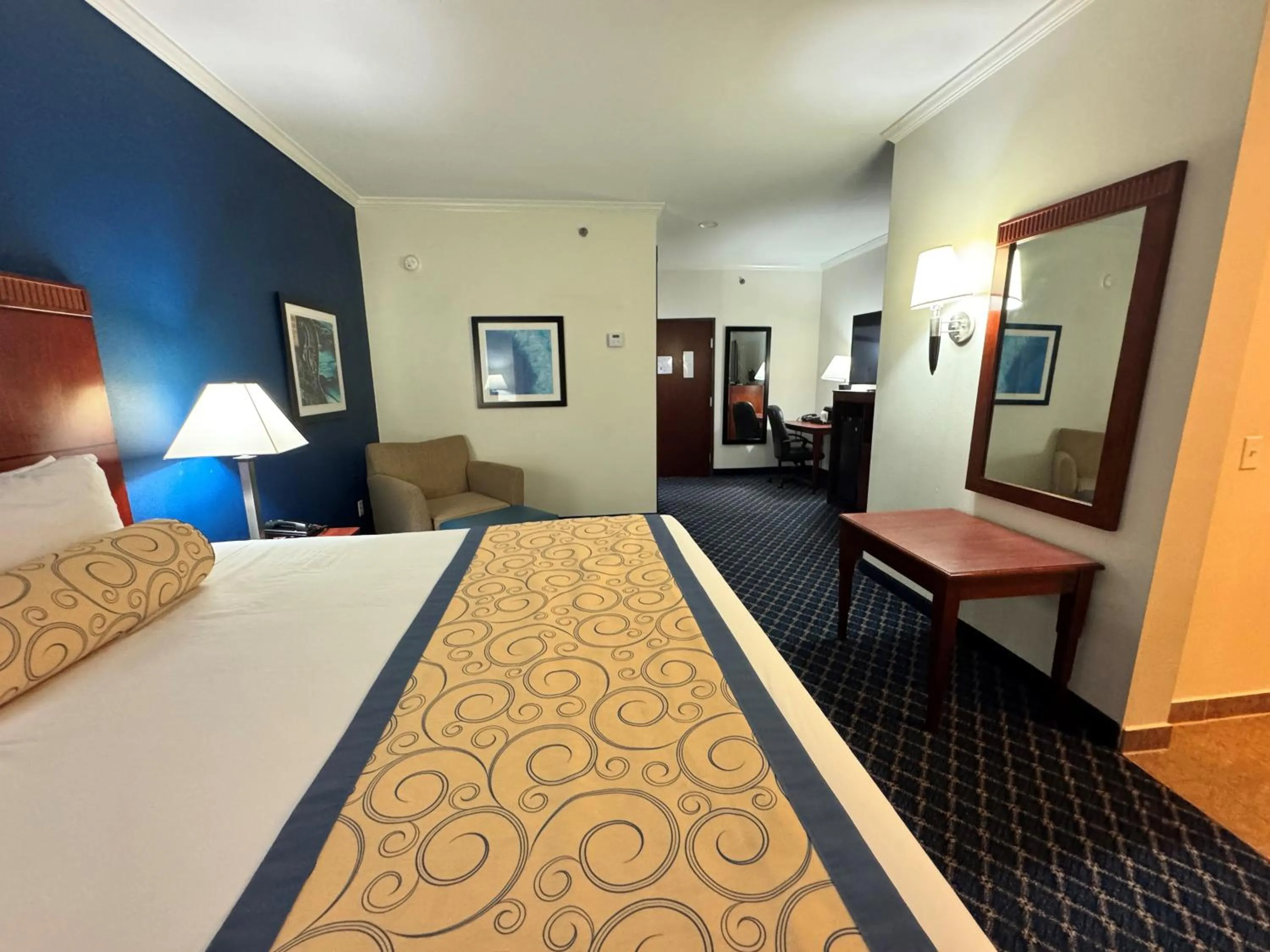 Photo of the whole room, Bed in Baymont by Wyndham McComb