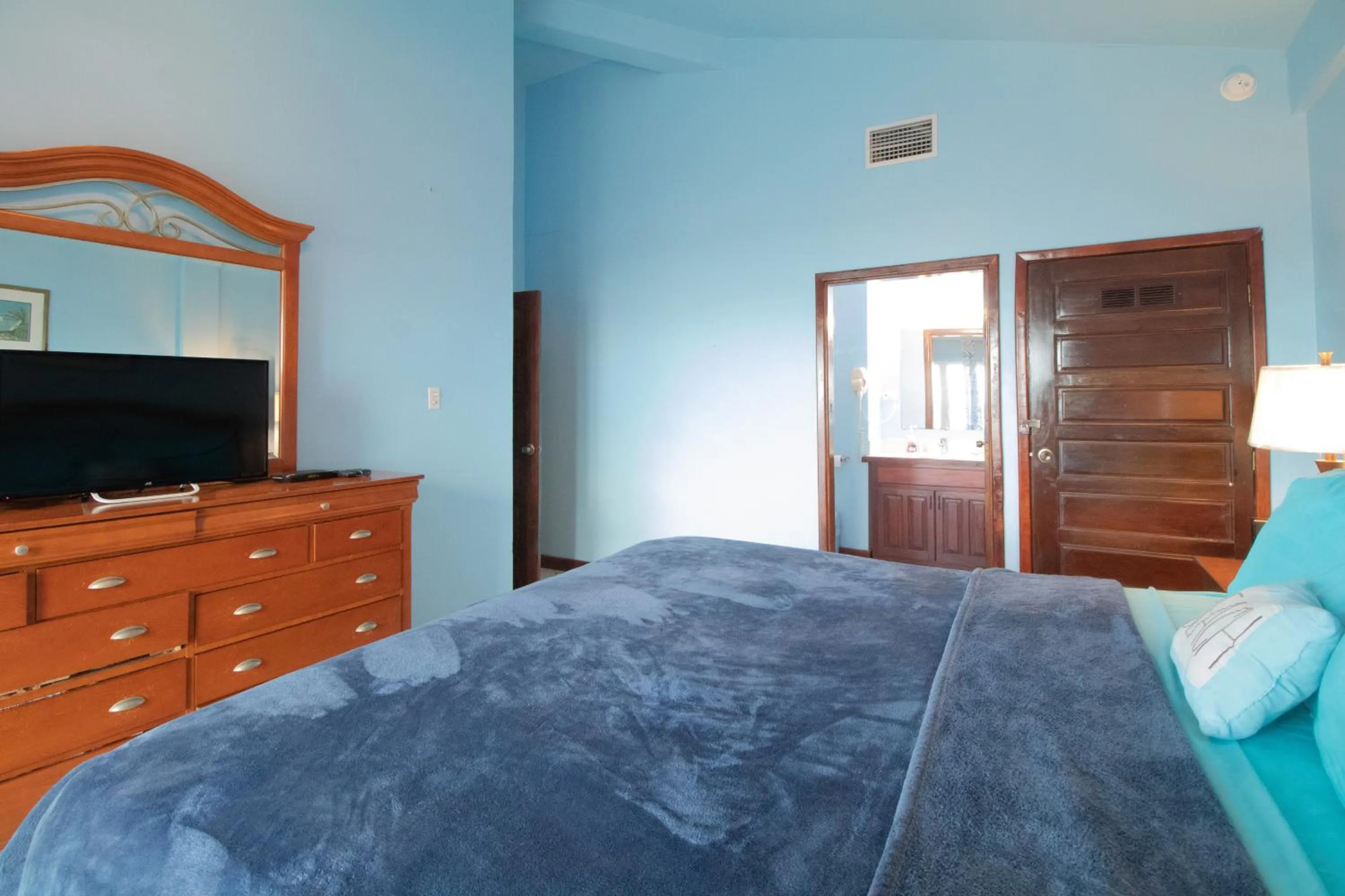 Bed in Suite E303 Mara Laguna