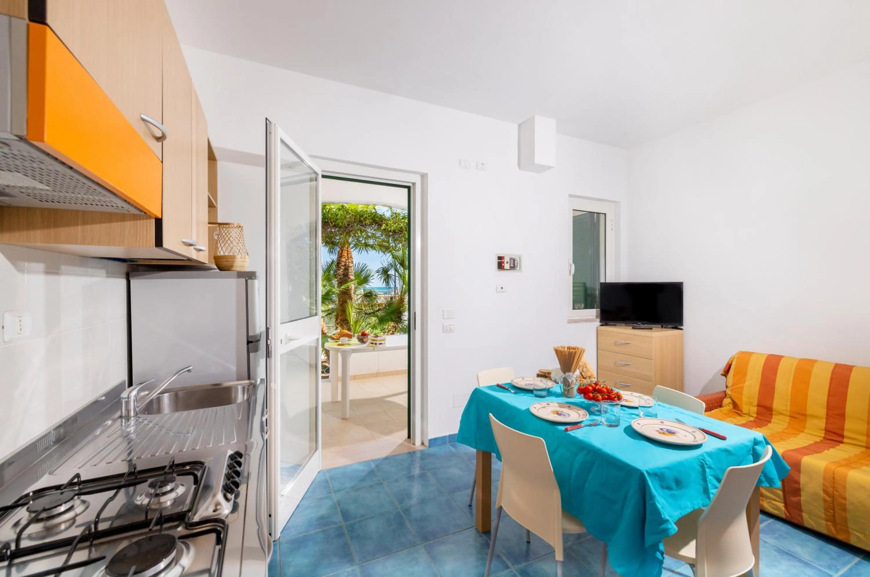 Kitchen or kitchenette in Baia Degli Aranci Suite & Apartments