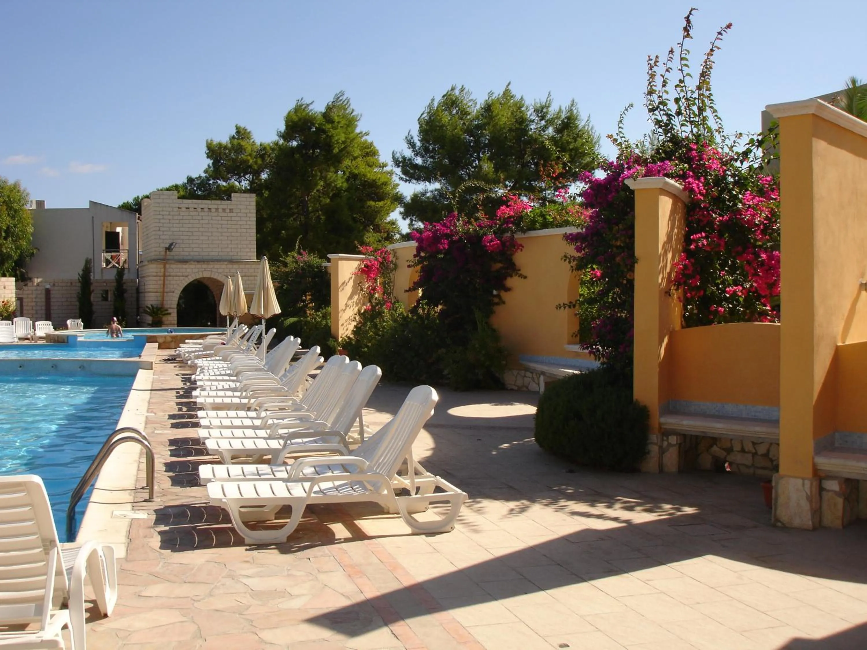Swimming pool in Baia Degli Aranci Suite & Apartments