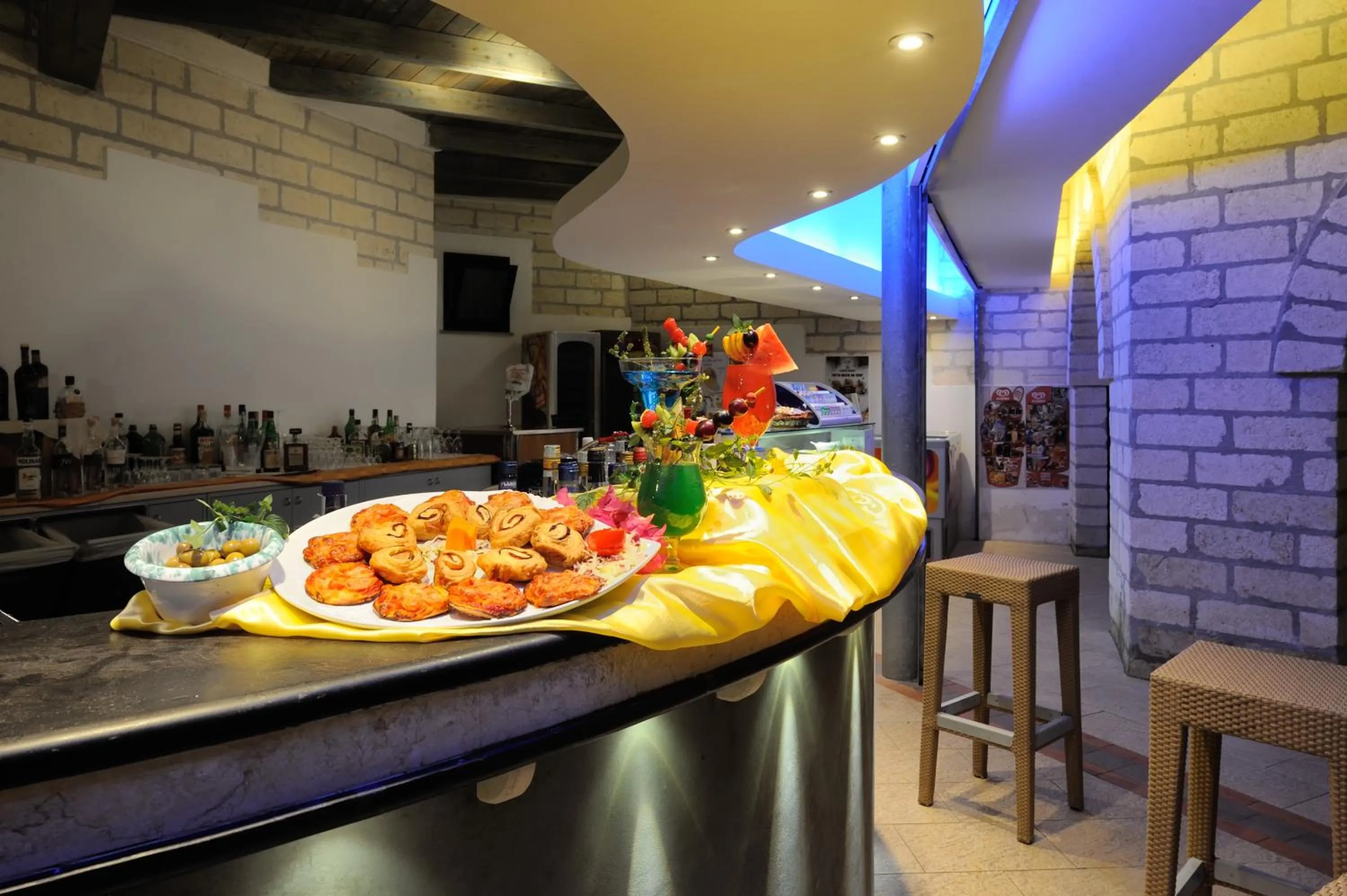 Lounge or bar in Baia Degli Aranci Suite & Apartments