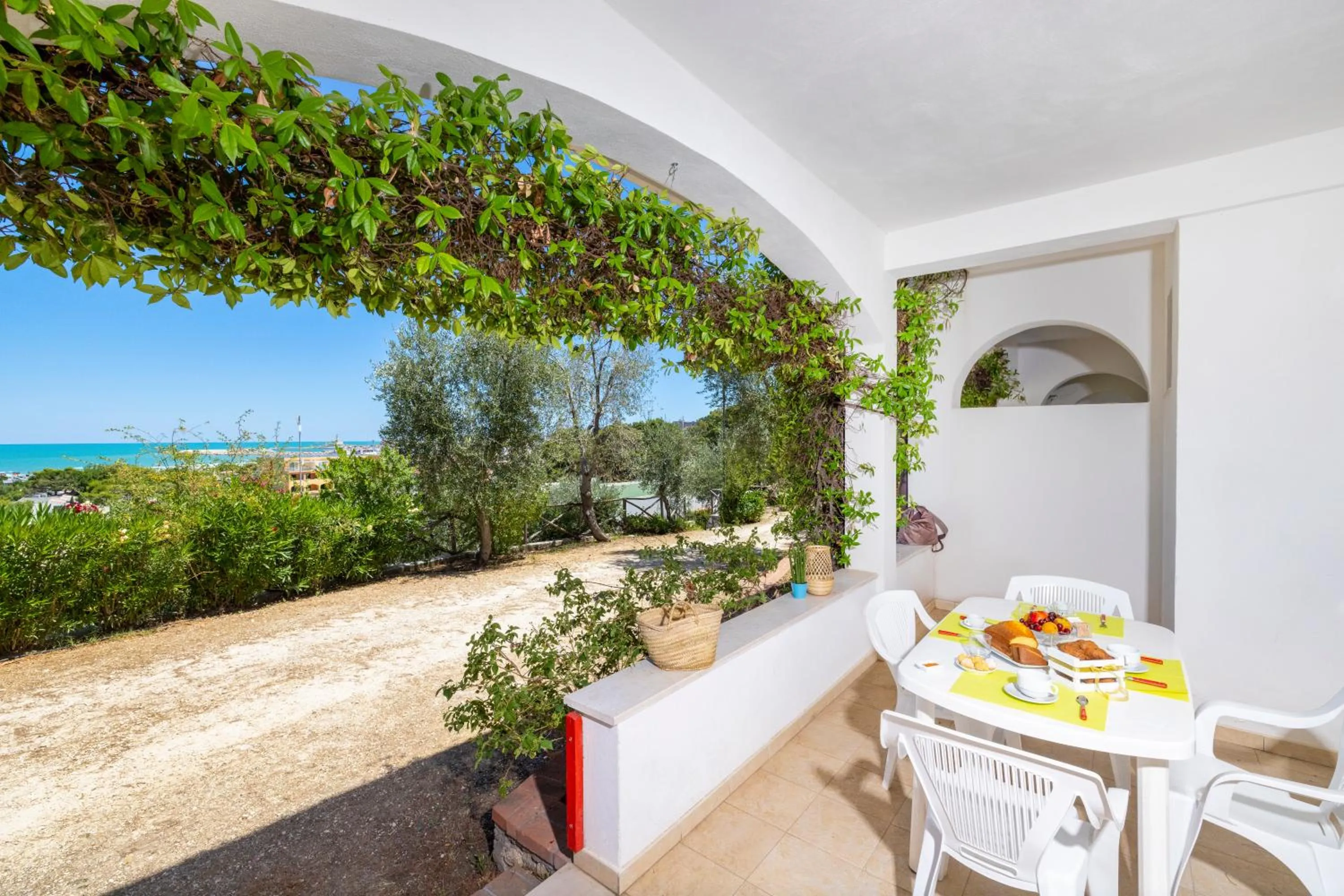 Property building in Baia Degli Aranci Suite & Apartments