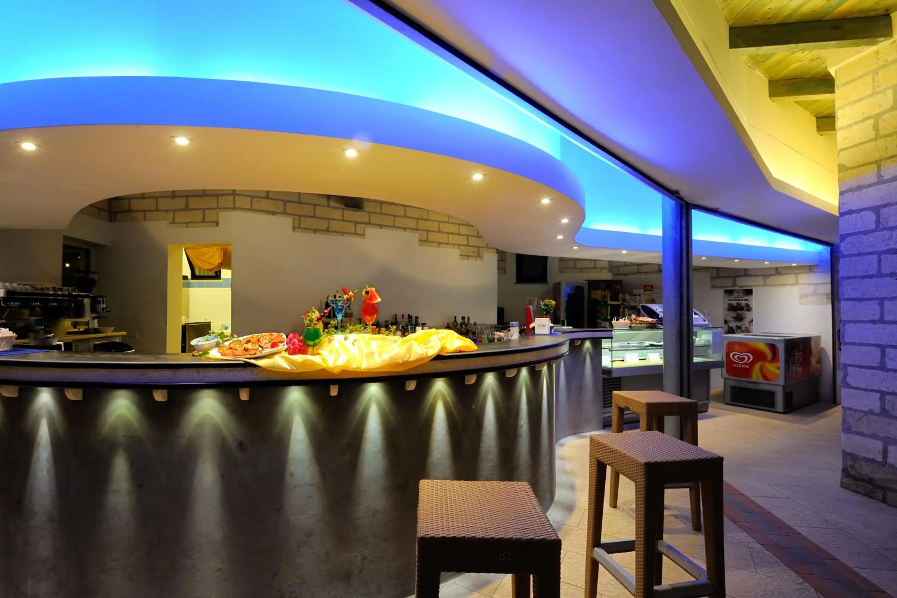 Lounge or bar in Baia Degli Aranci Suite & Apartments
