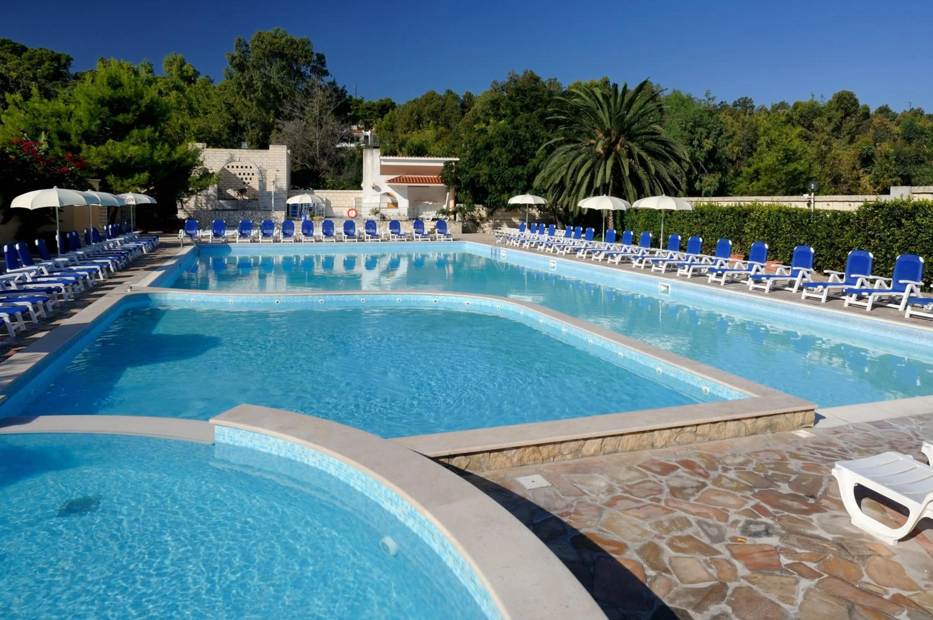 Swimming pool in Baia Degli Aranci Suite & Apartments