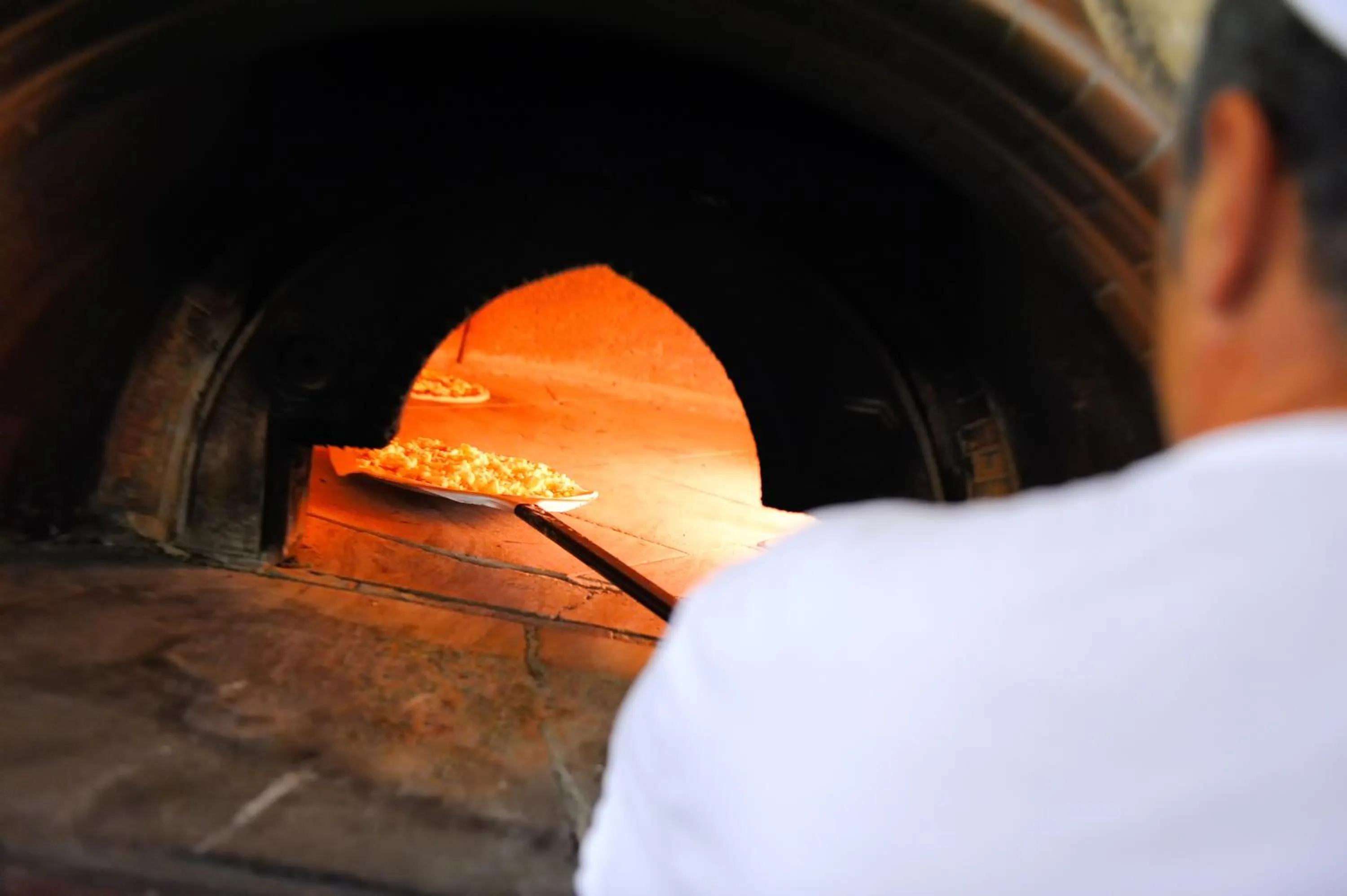 Restaurant/places to eat in Baia Degli Aranci Suite & Apartments