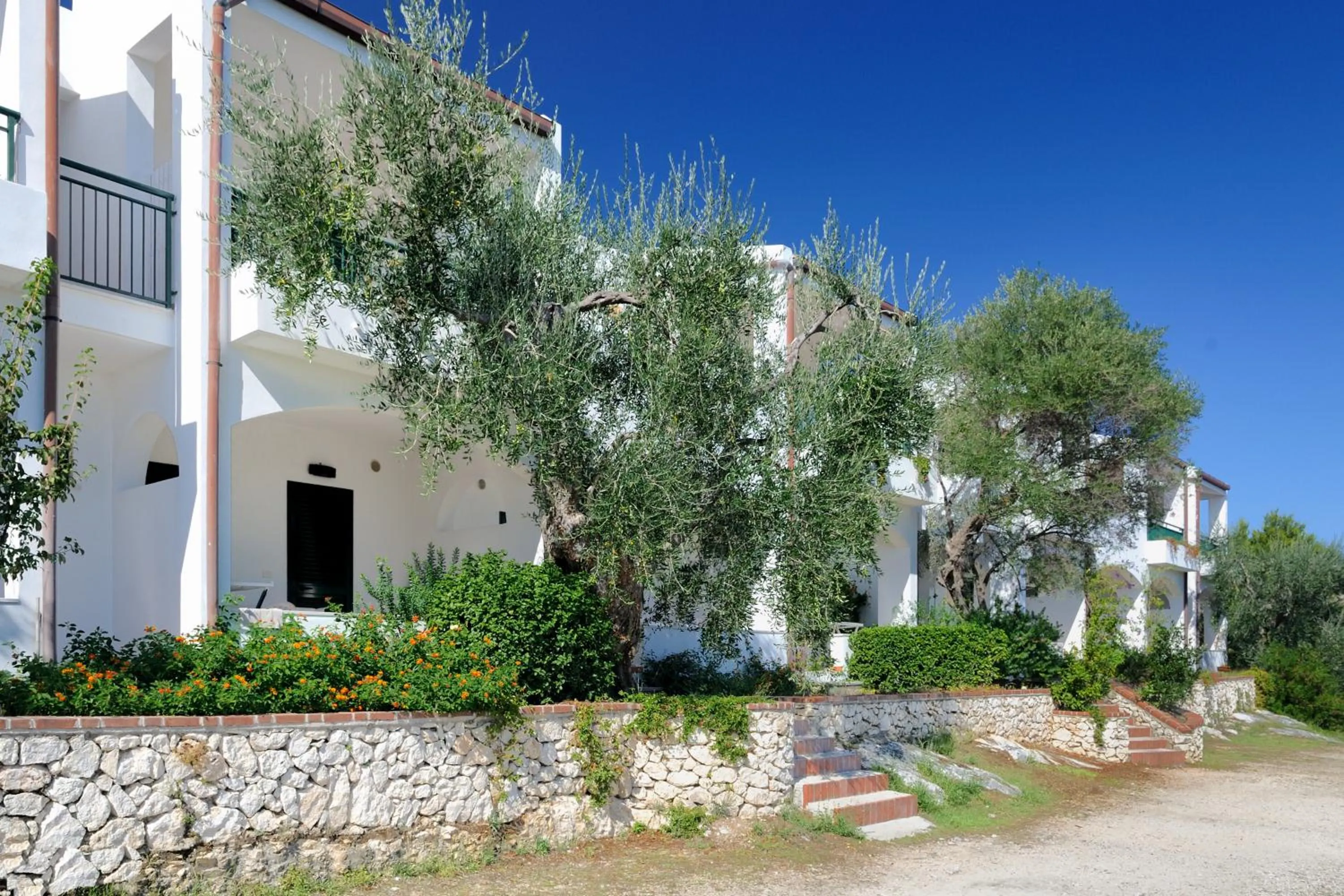 Facade/entrance in Baia Degli Aranci Suite & Apartments
