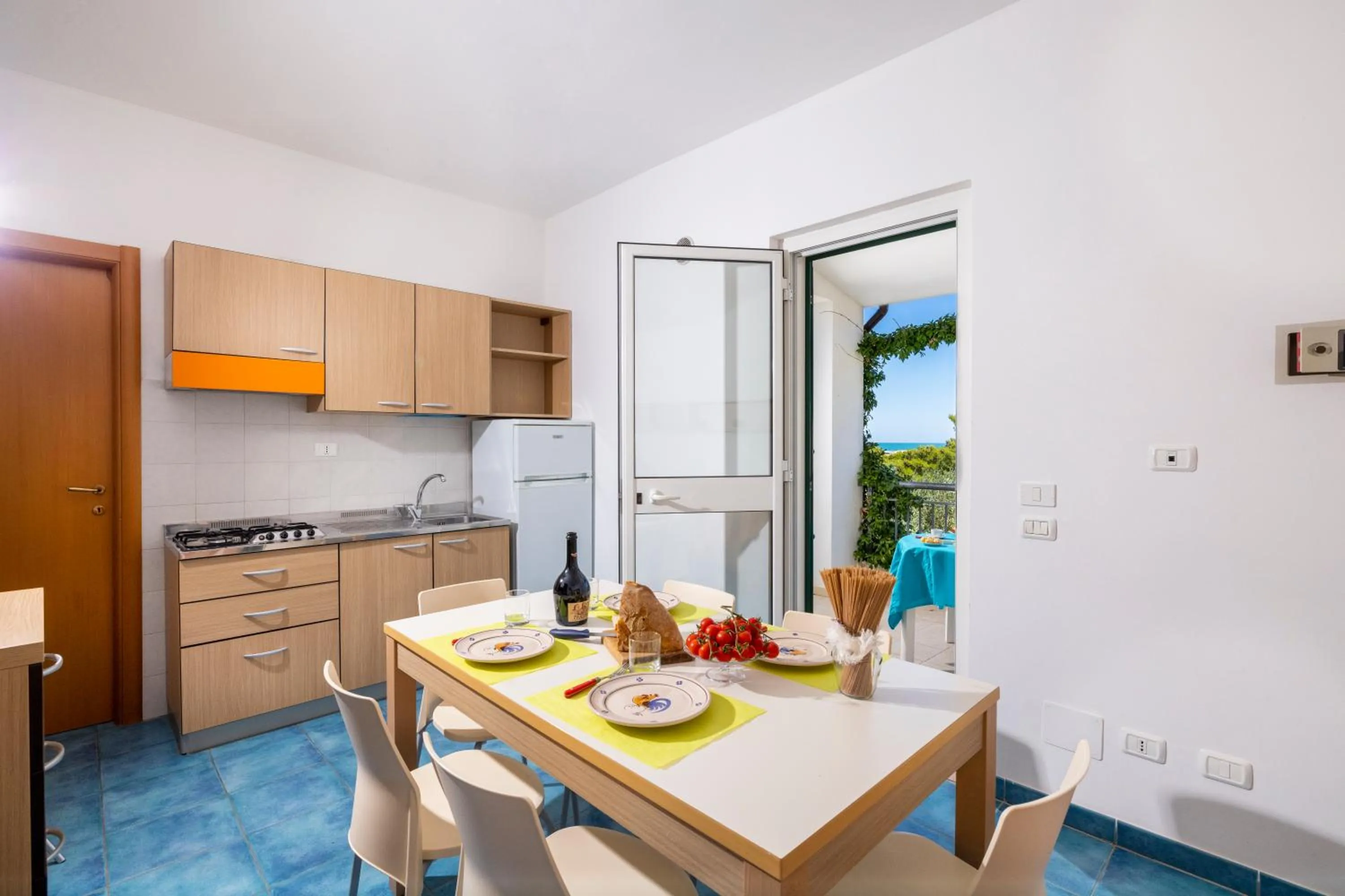 Kitchen or kitchenette in Baia Degli Aranci Suite & Apartments
