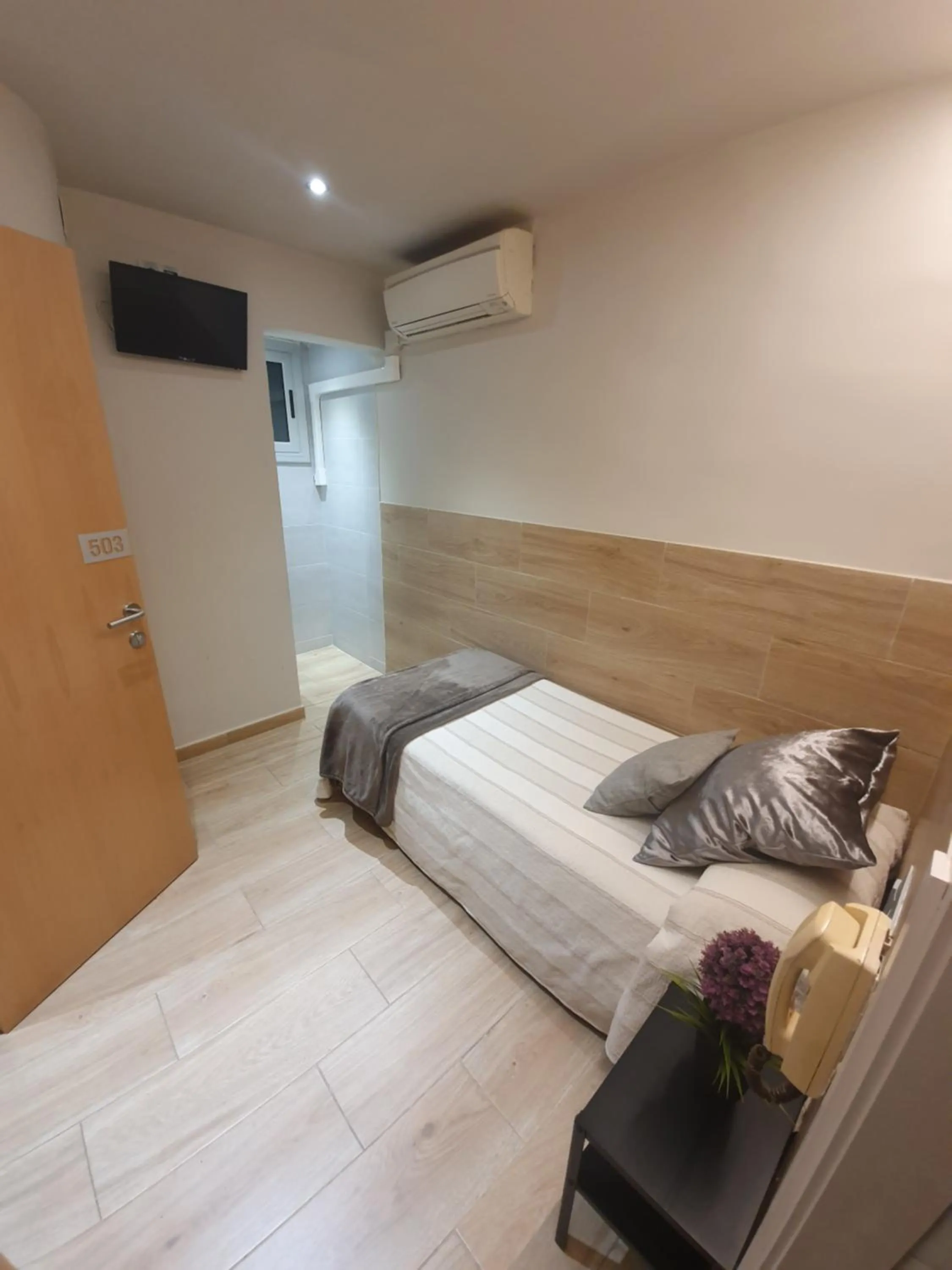 Photo of the whole room, Bed in Pensión San Ramón