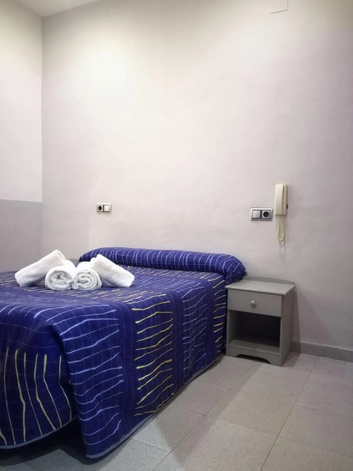 Photo of the whole room, Bed in Pensión San Ramón