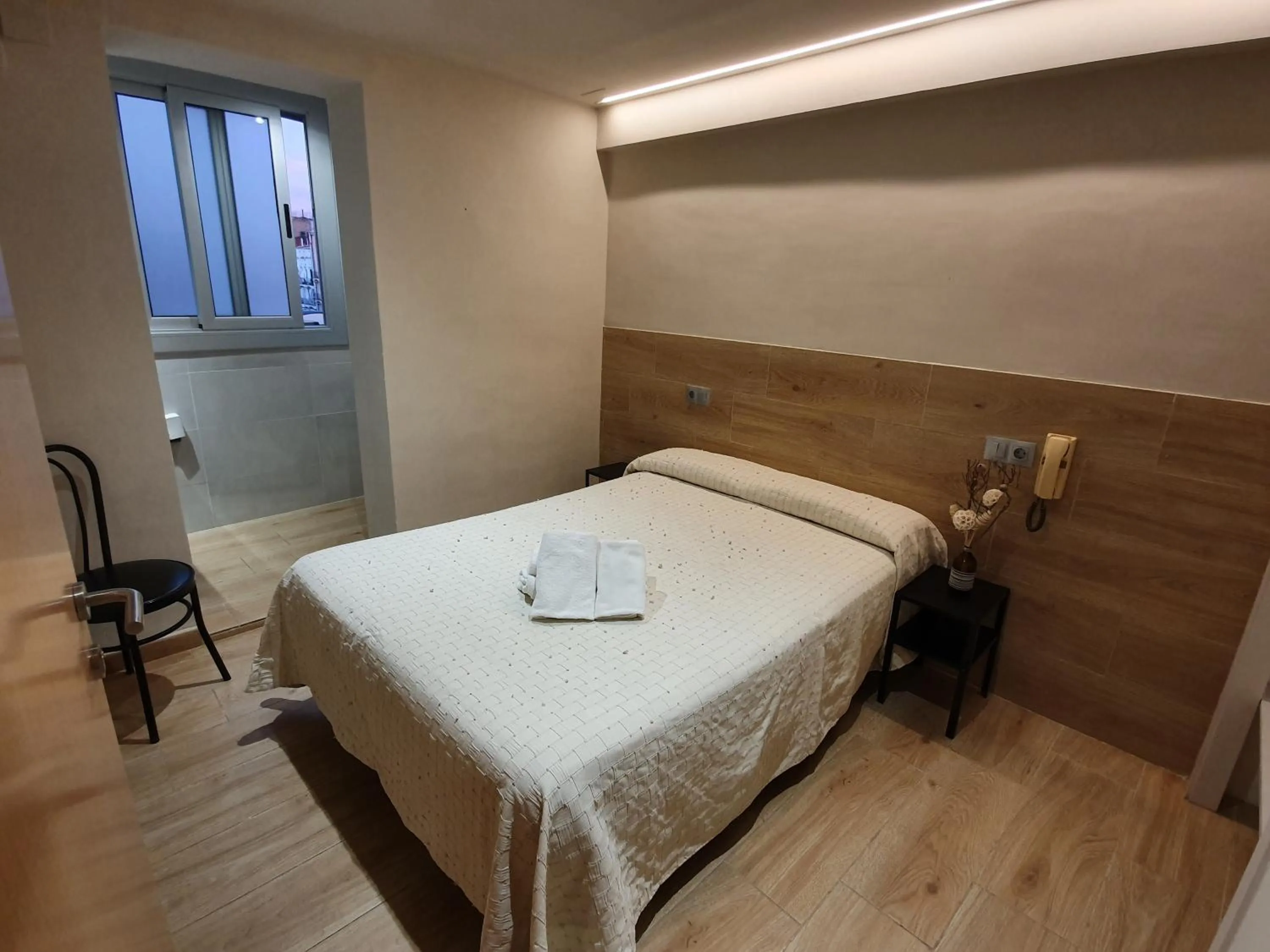 Photo of the whole room, Bed in Pensión San Ramón