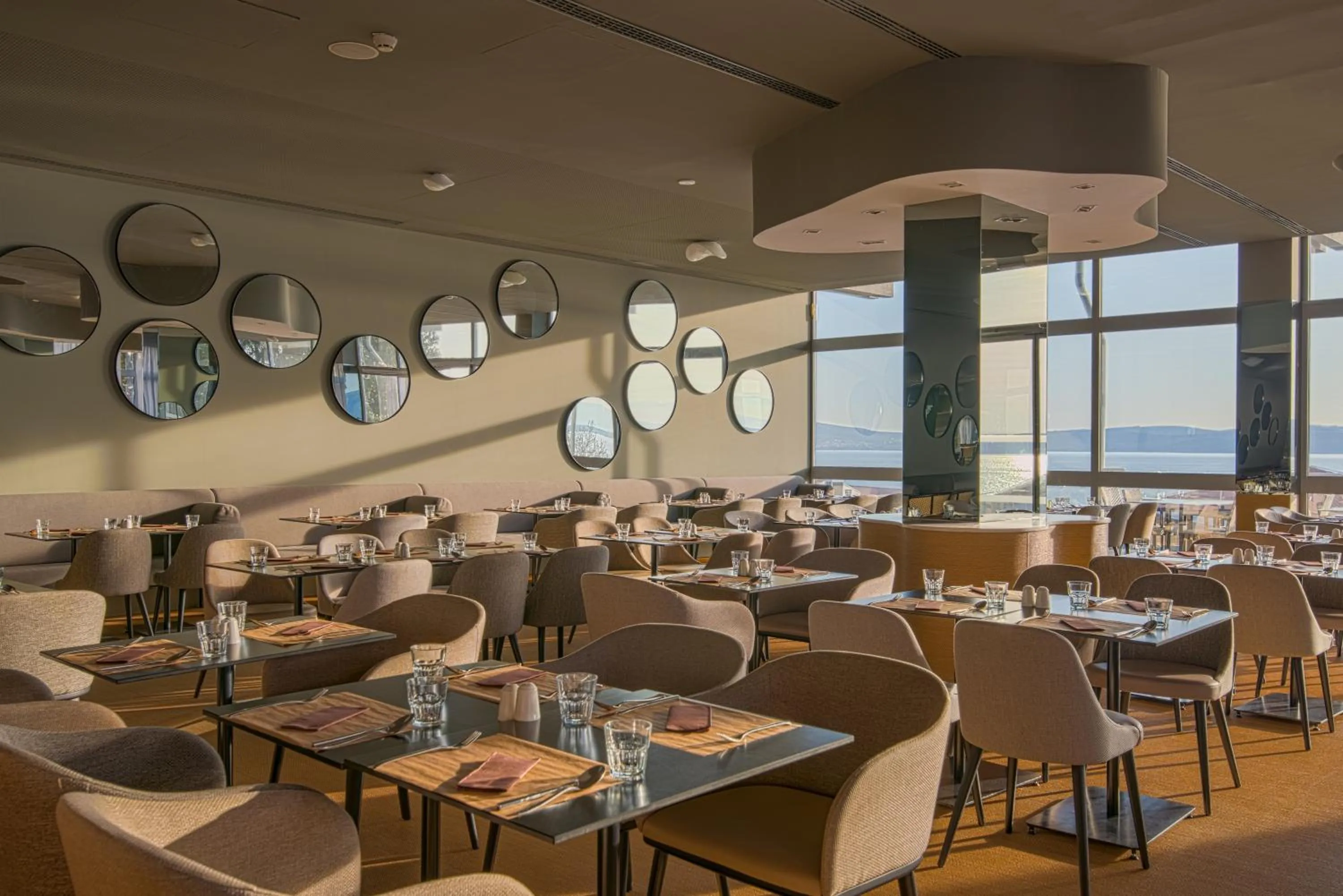 Restaurant/places to eat in Hotel Katarina