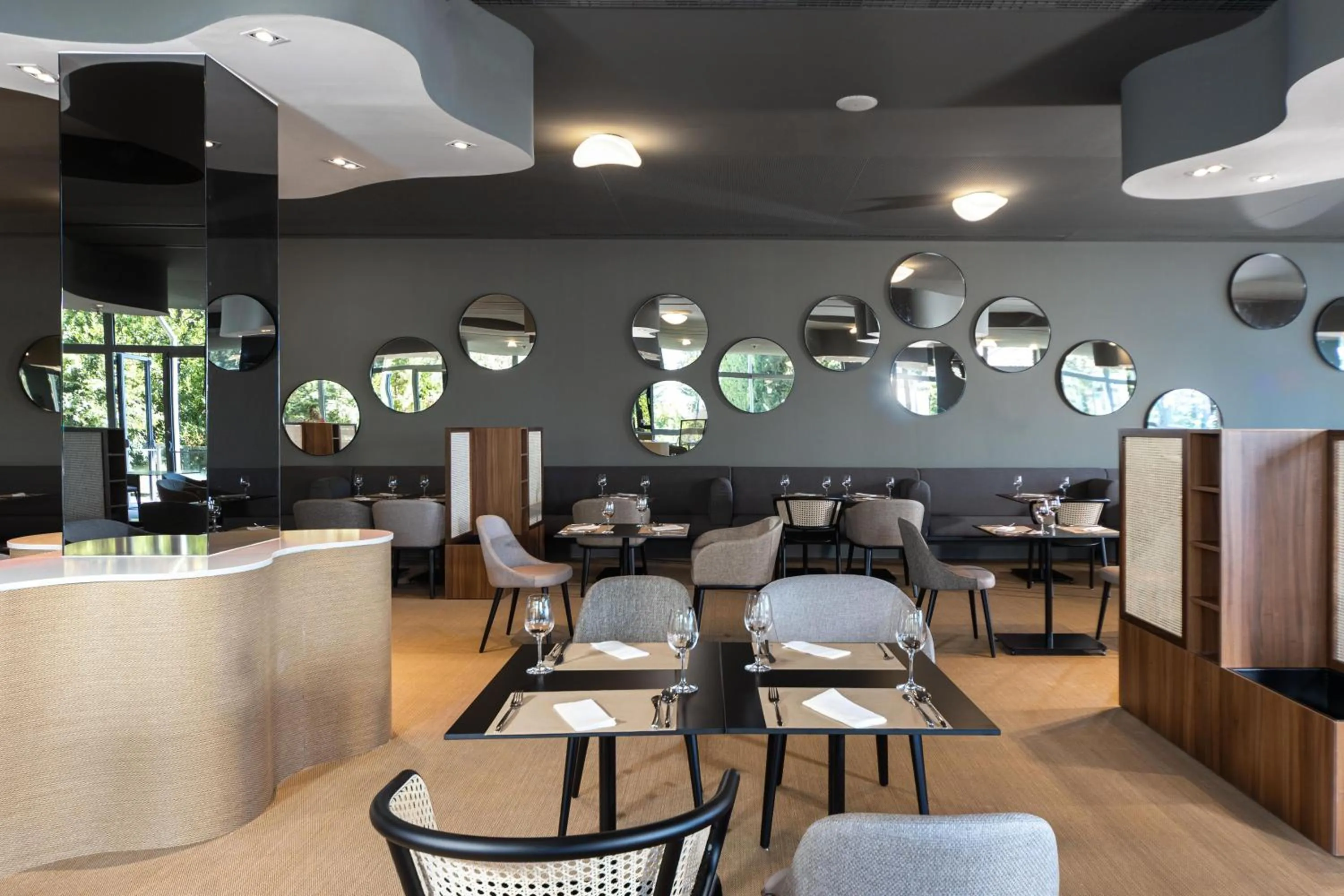 Restaurant/places to eat in Hotel Katarina