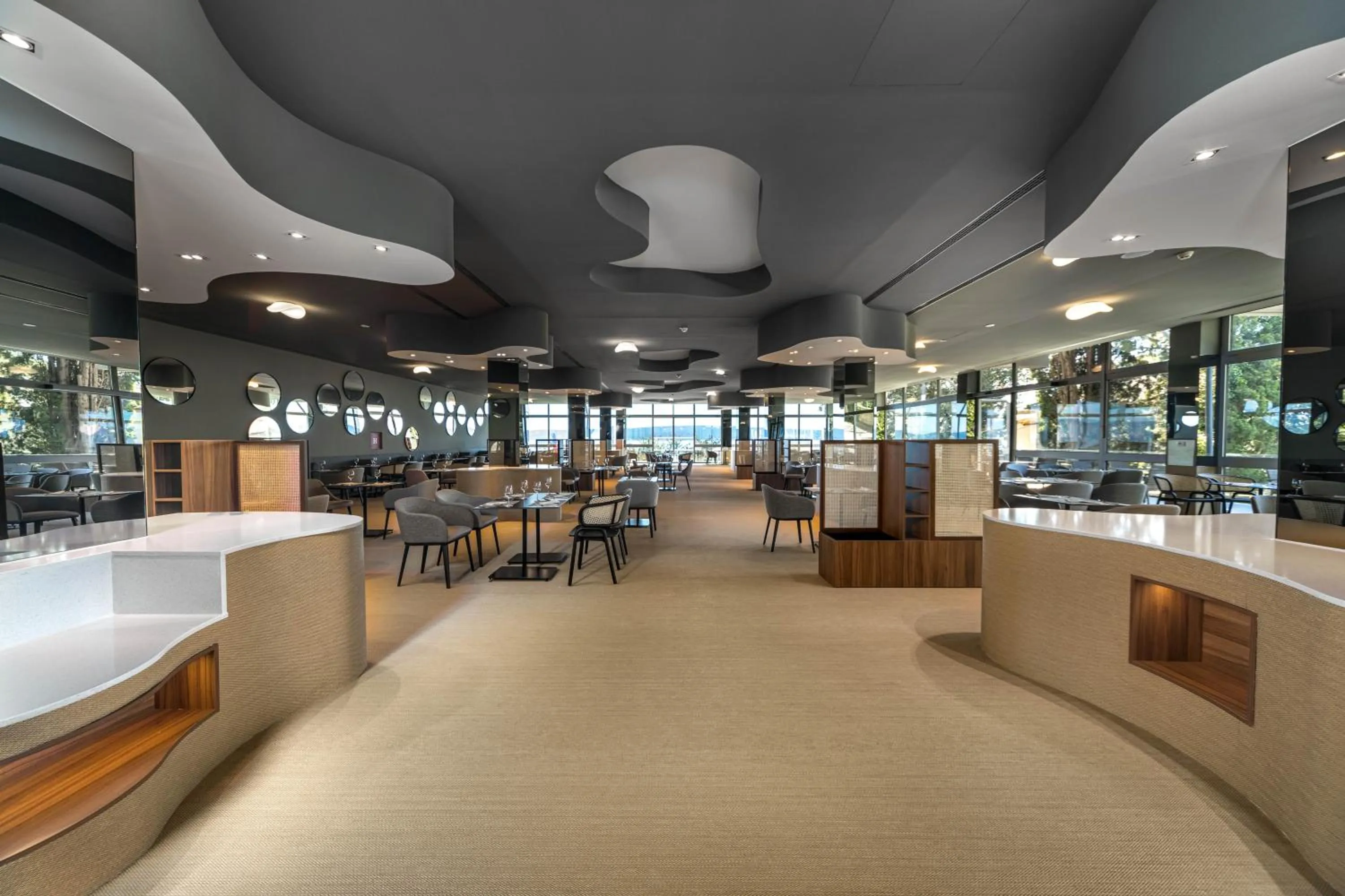 Restaurant/places to eat in Hotel Katarina