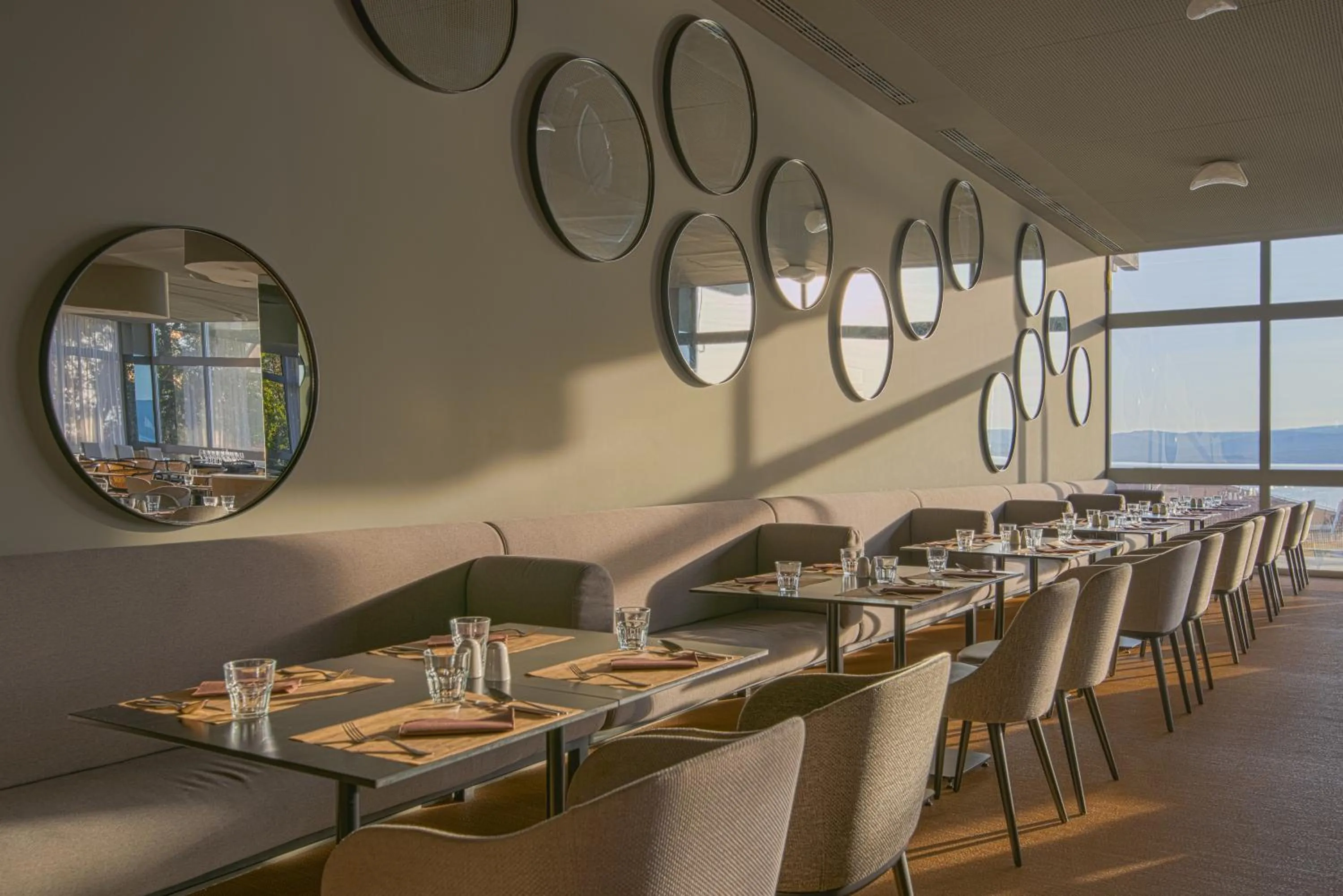 Restaurant/places to eat in Hotel Katarina