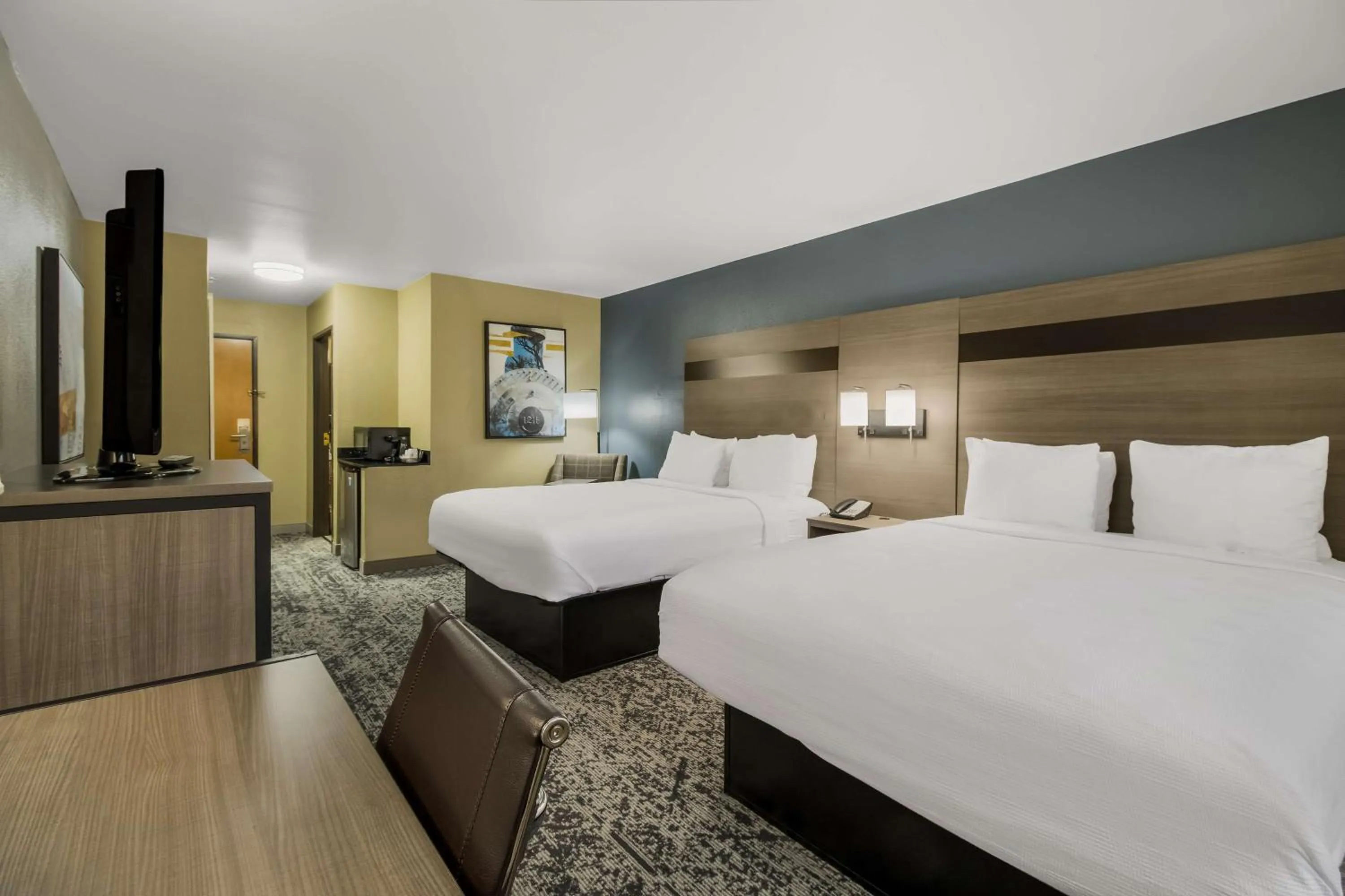 Bedroom, Bed in Best Western Temple Inn & Suites