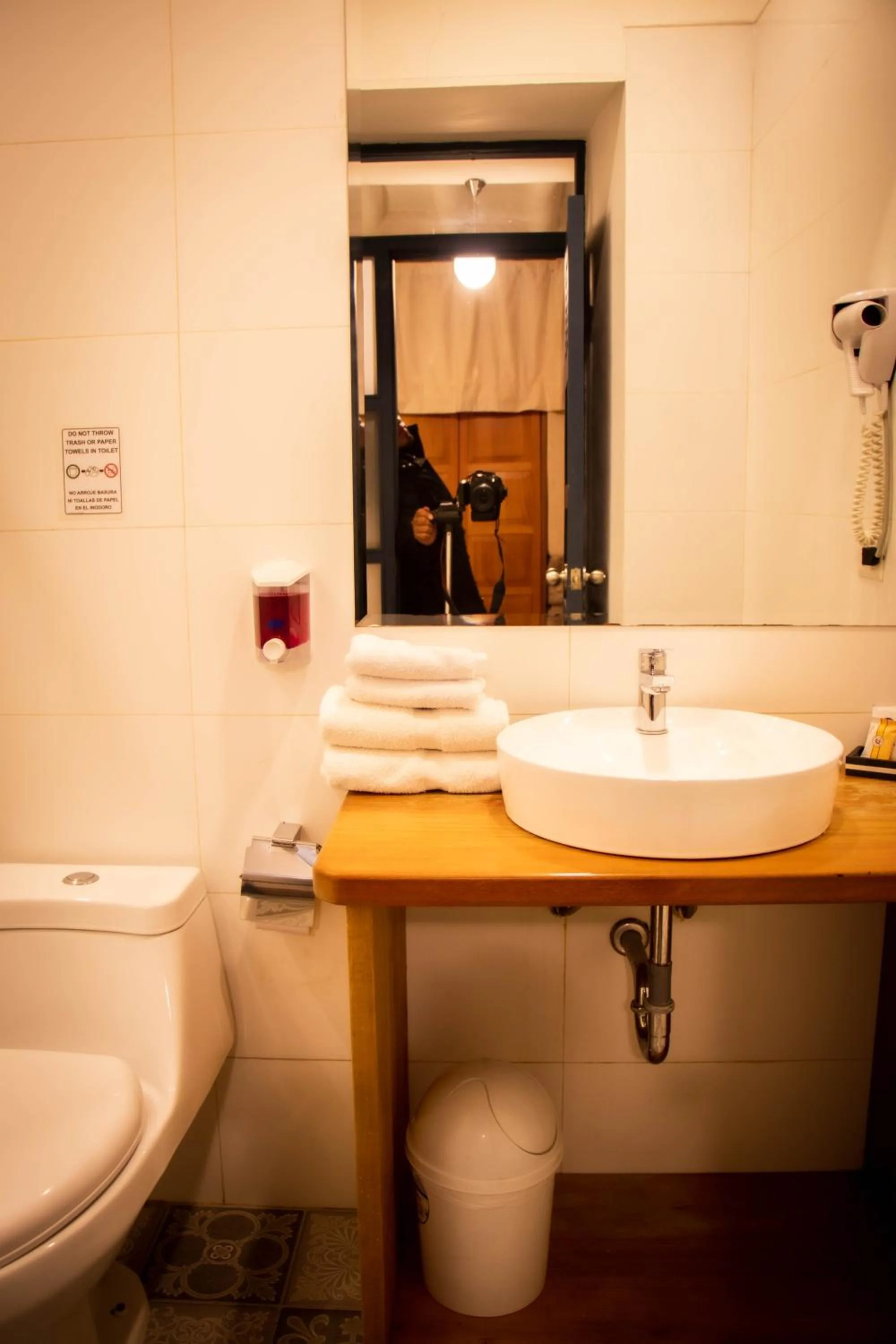 Toilet in Nao Victoria Hostel