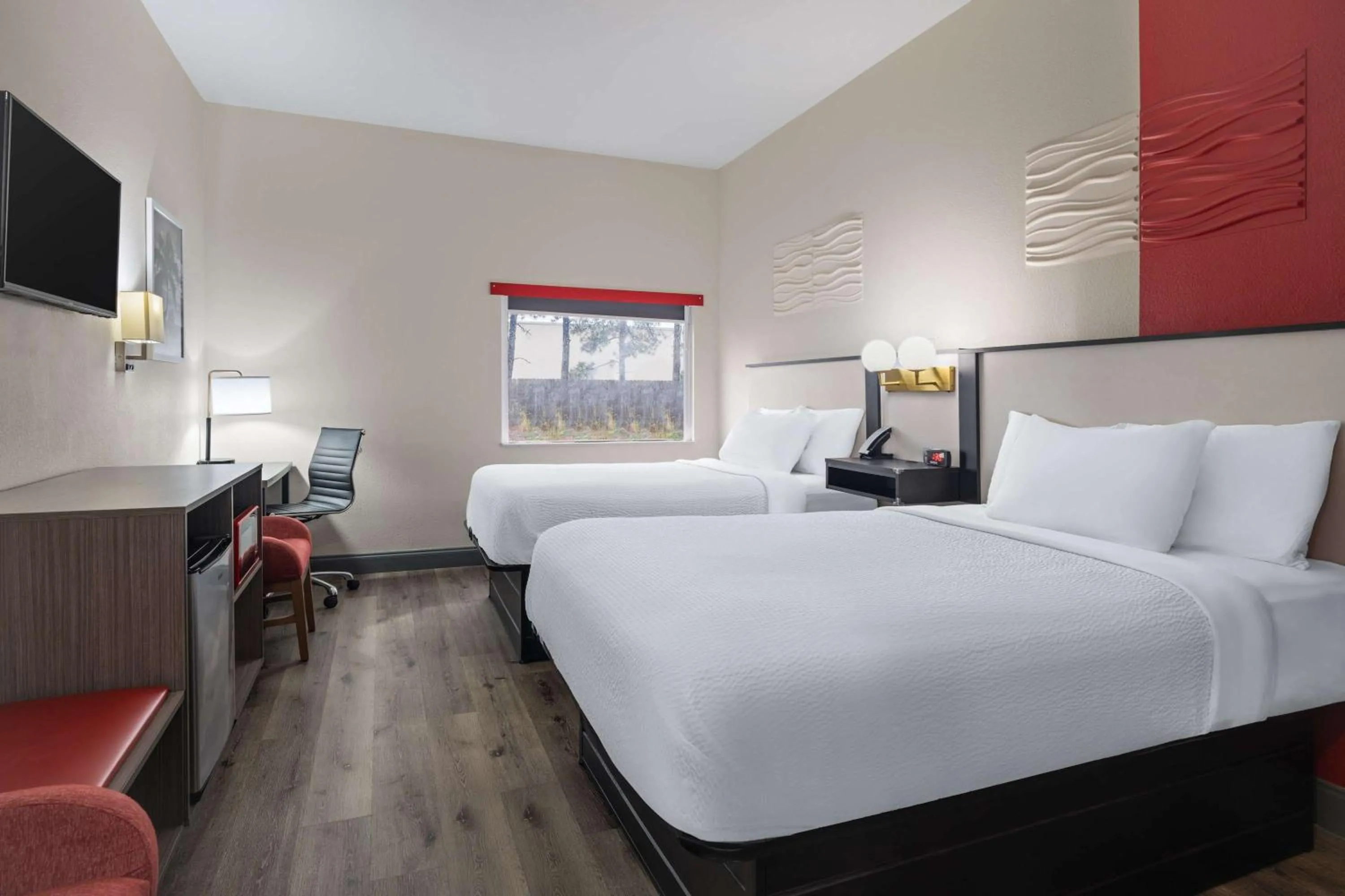 Photo of the whole room, Bed in Ramada by Wyndham Locust Grove