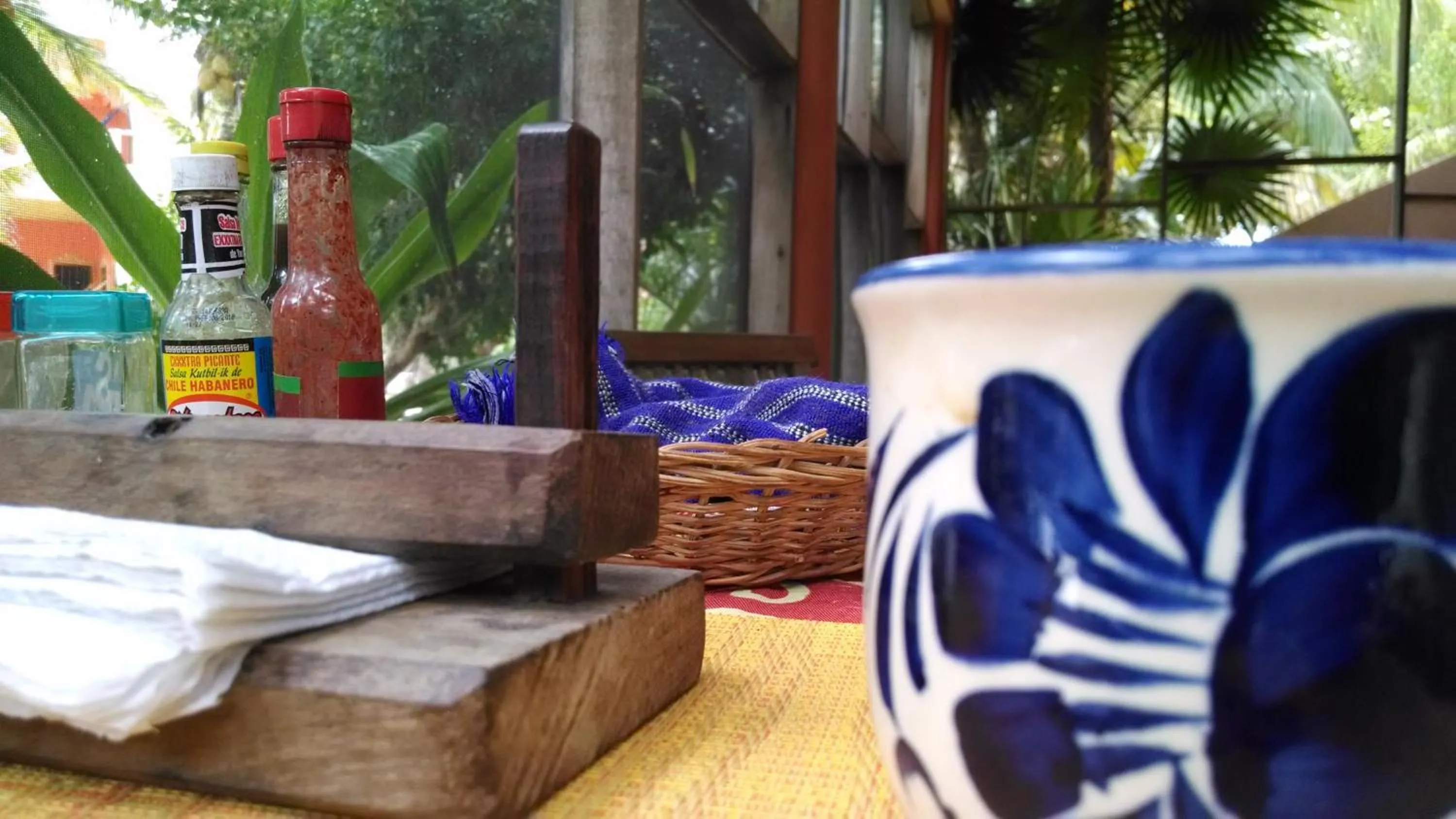 Restaurant/places to eat in Mayan Beach Garden