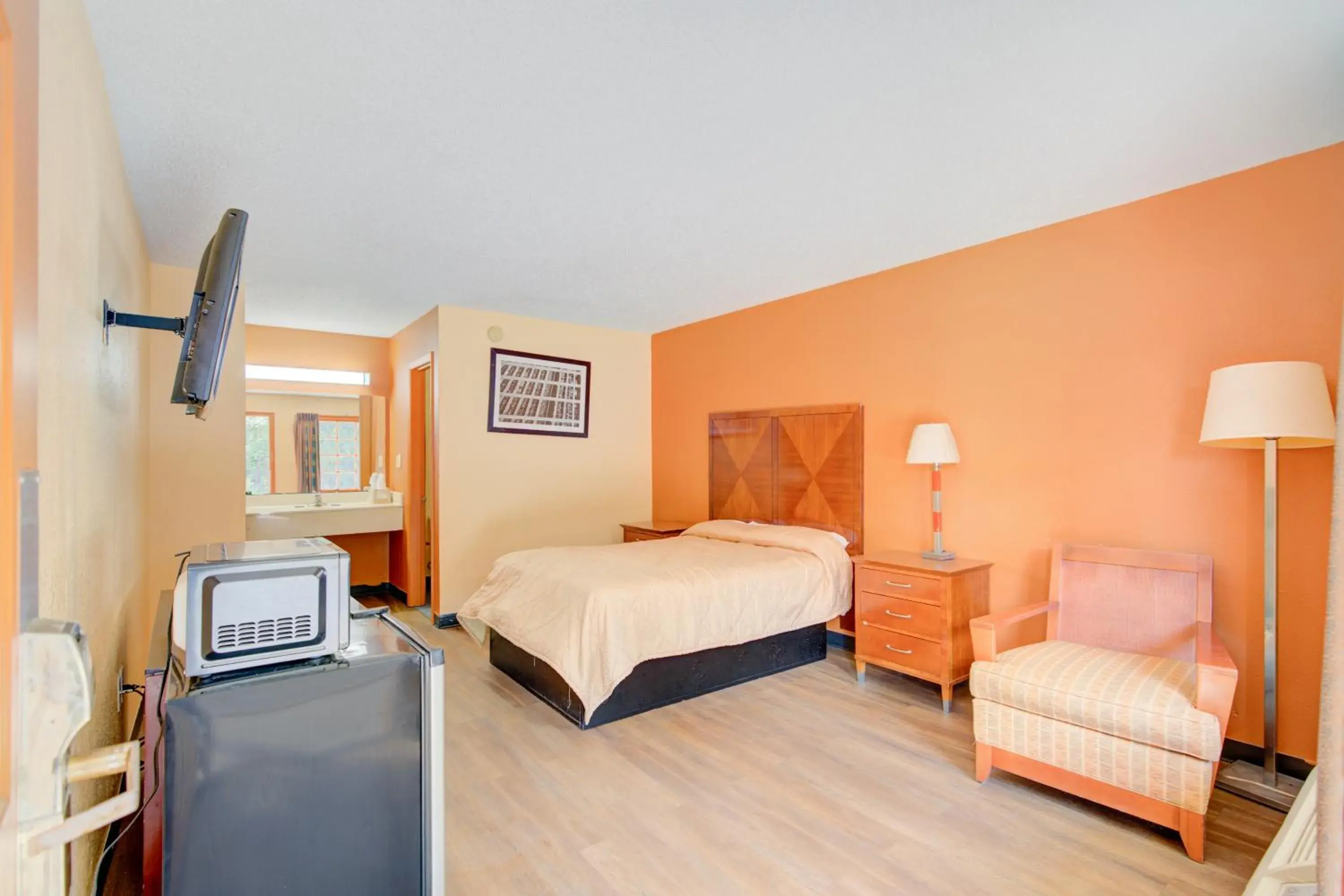 Queen Bed Non-Smoking in Hotel O Deluxe Inn Kingstree SC HWY 52 Queen Bed Non-Smoking in Hotel O Deluxe Inn Kingstree SC HWY 52