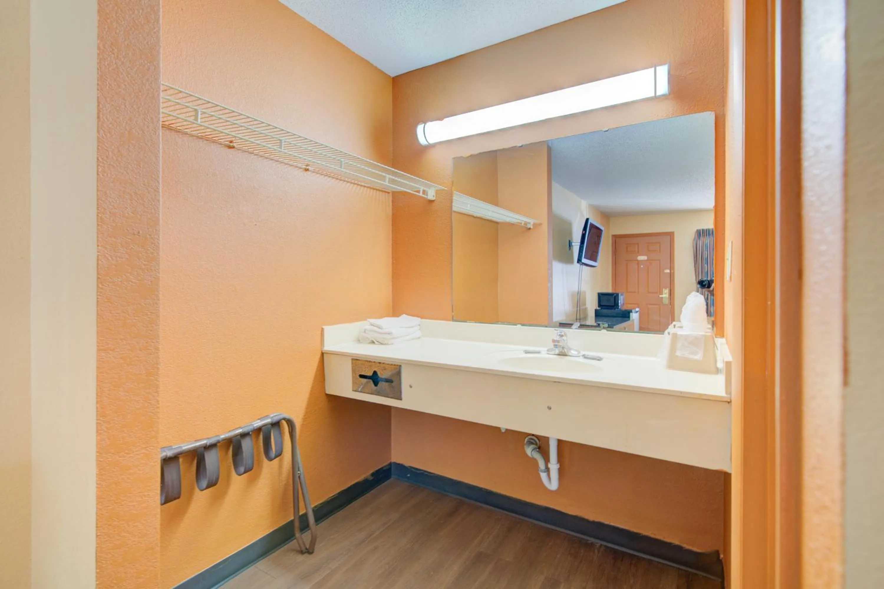 Bathroom in Hotel O Deluxe Inn Kingstree SC HWY 52