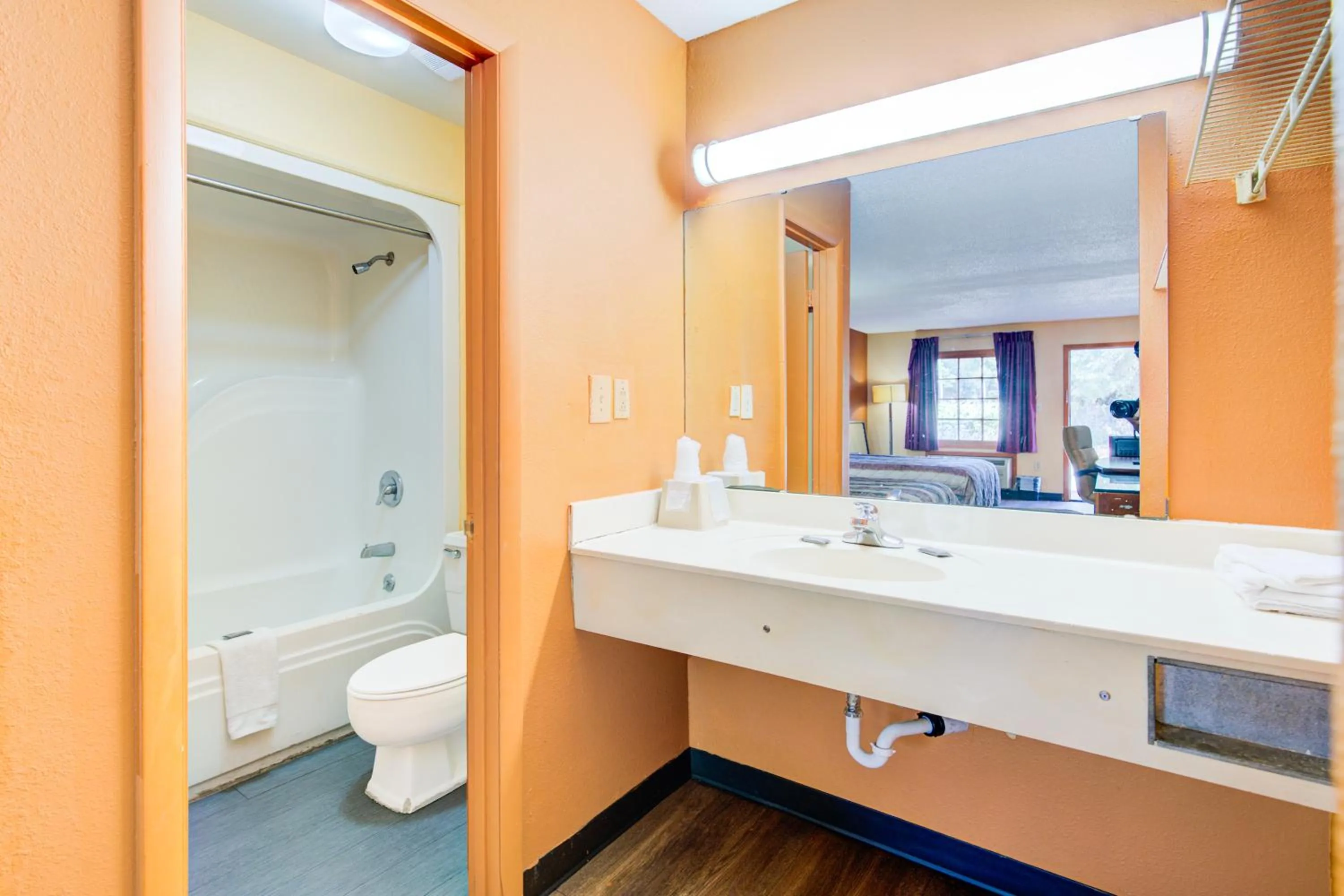 Bathroom in Hotel O Deluxe Inn Kingstree SC HWY 52