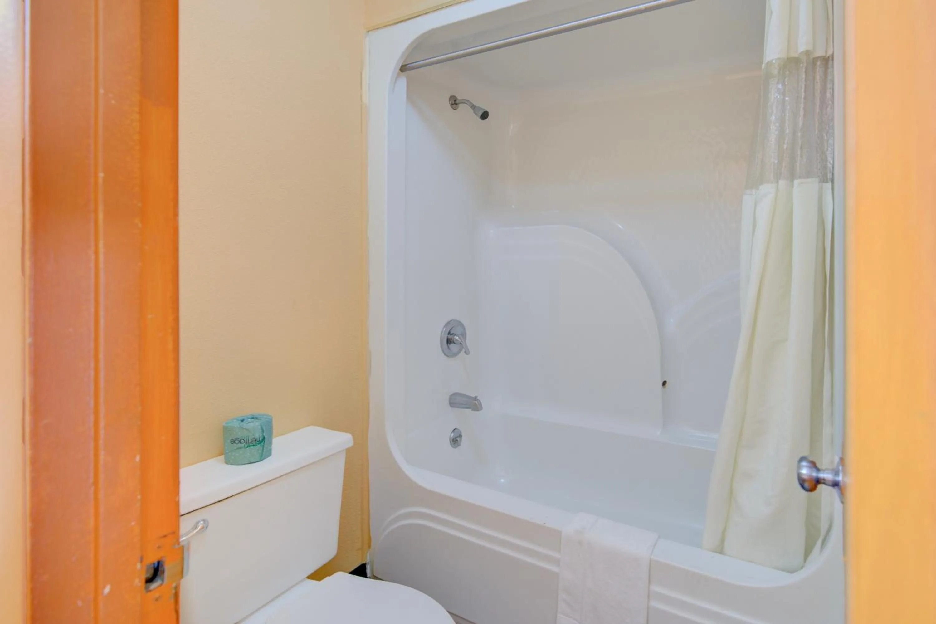 Bathroom in Hotel O Deluxe Inn Kingstree SC HWY 52