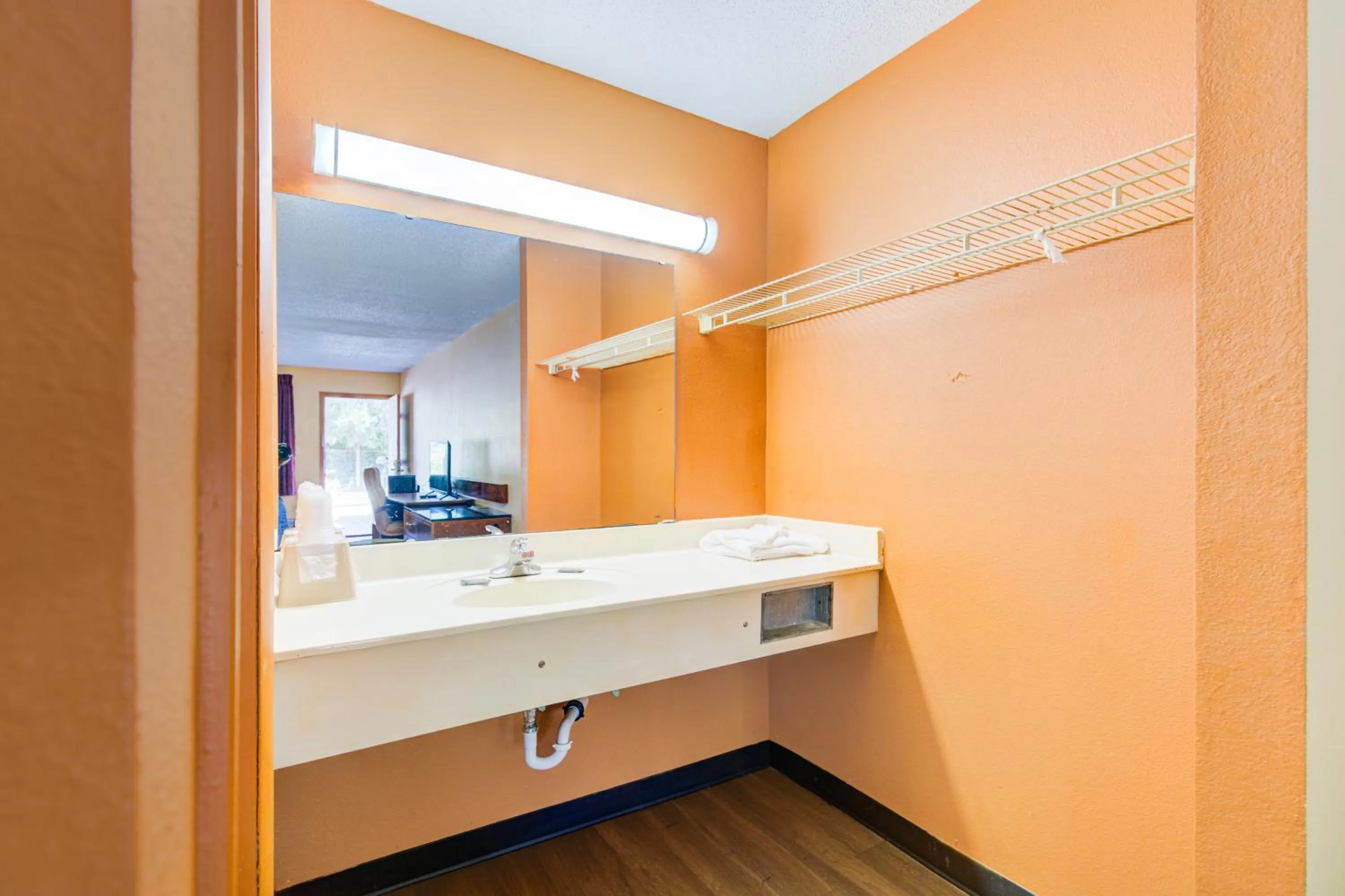 Bathroom in Hotel O Deluxe Inn Kingstree SC HWY 52