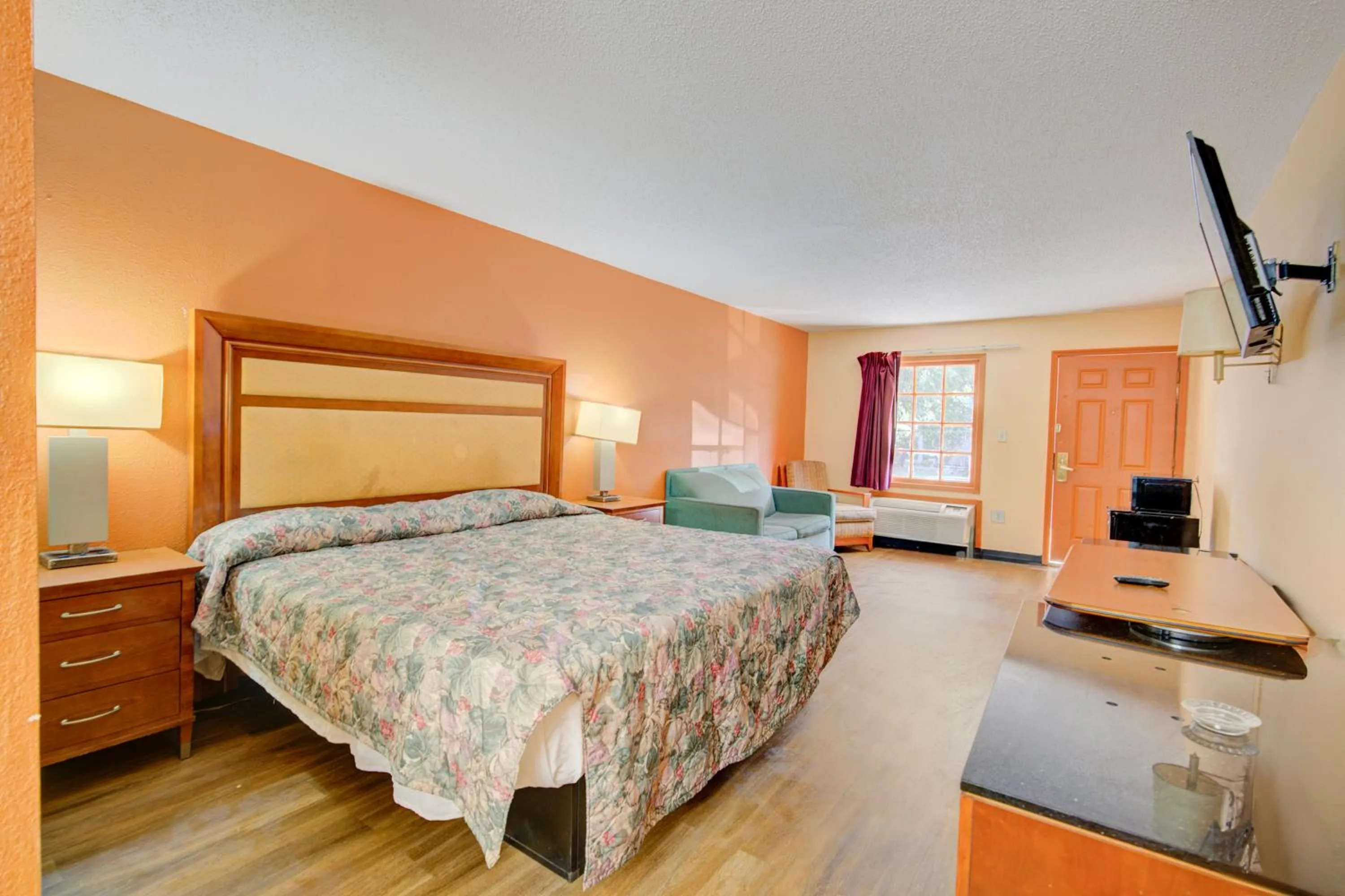 Bedroom, Bed in Hotel O Deluxe Inn Kingstree SC HWY 52