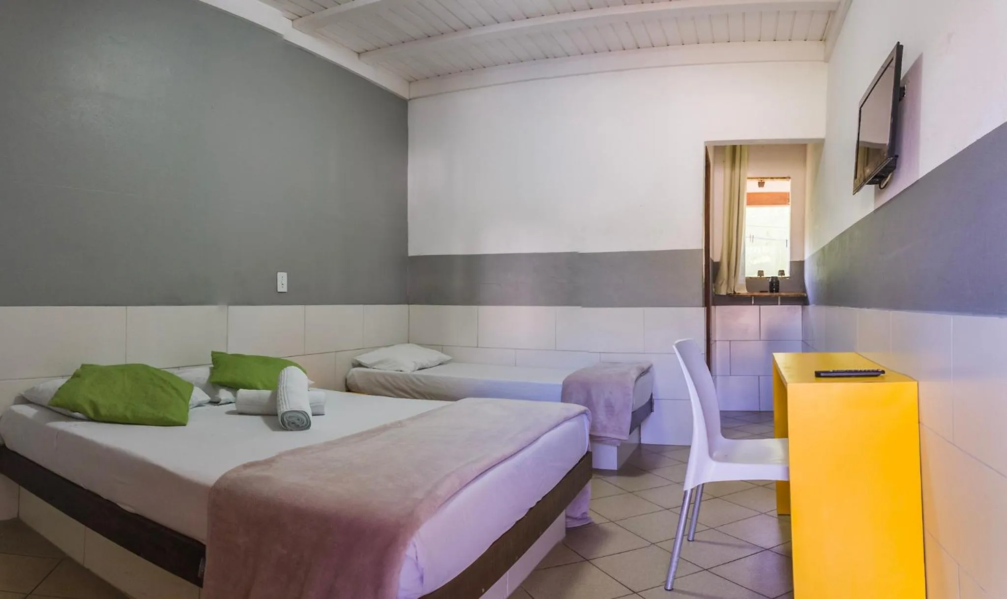 Bed in Pousada Tubes Maresias