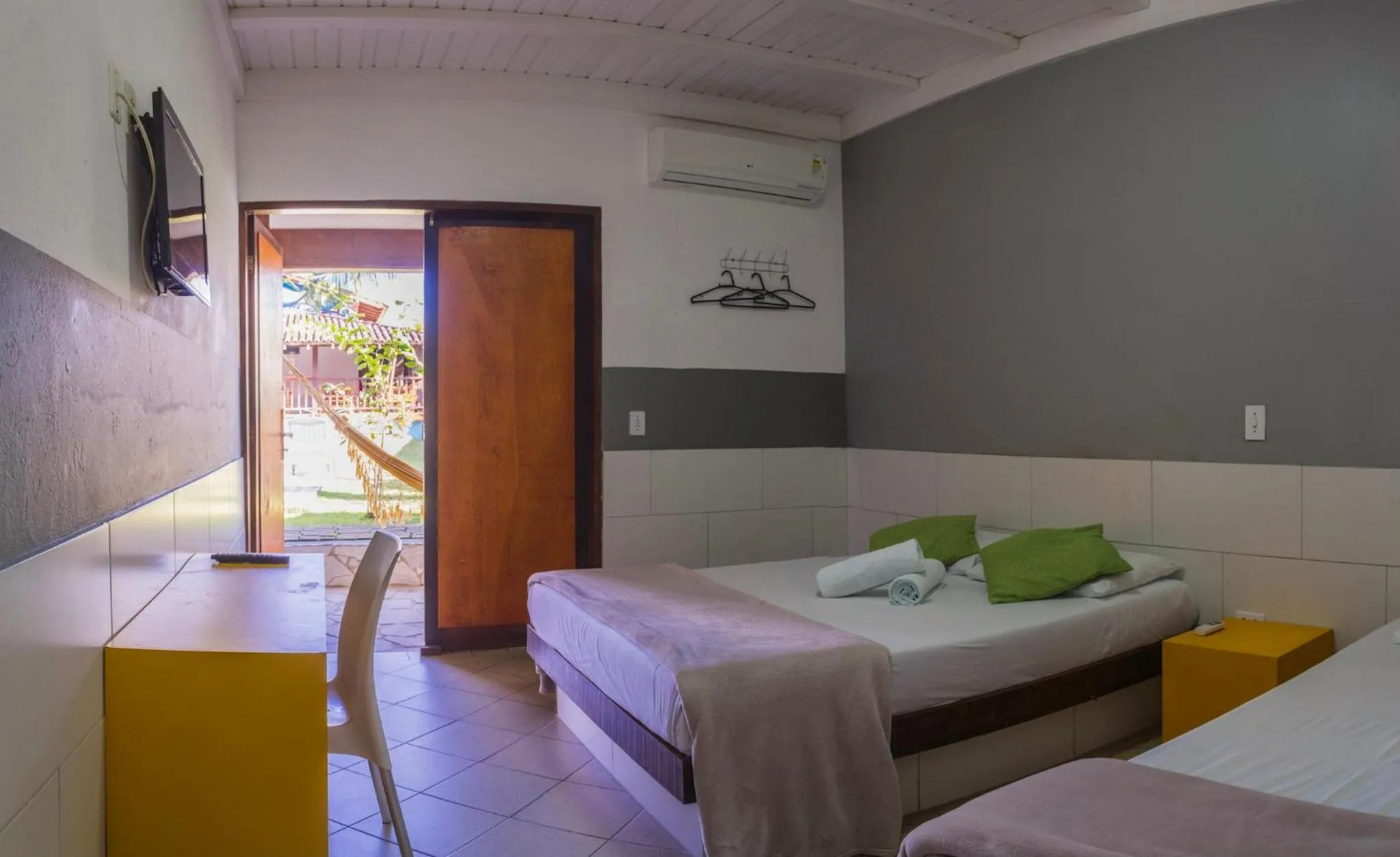 Bed in Pousada Tubes Maresias