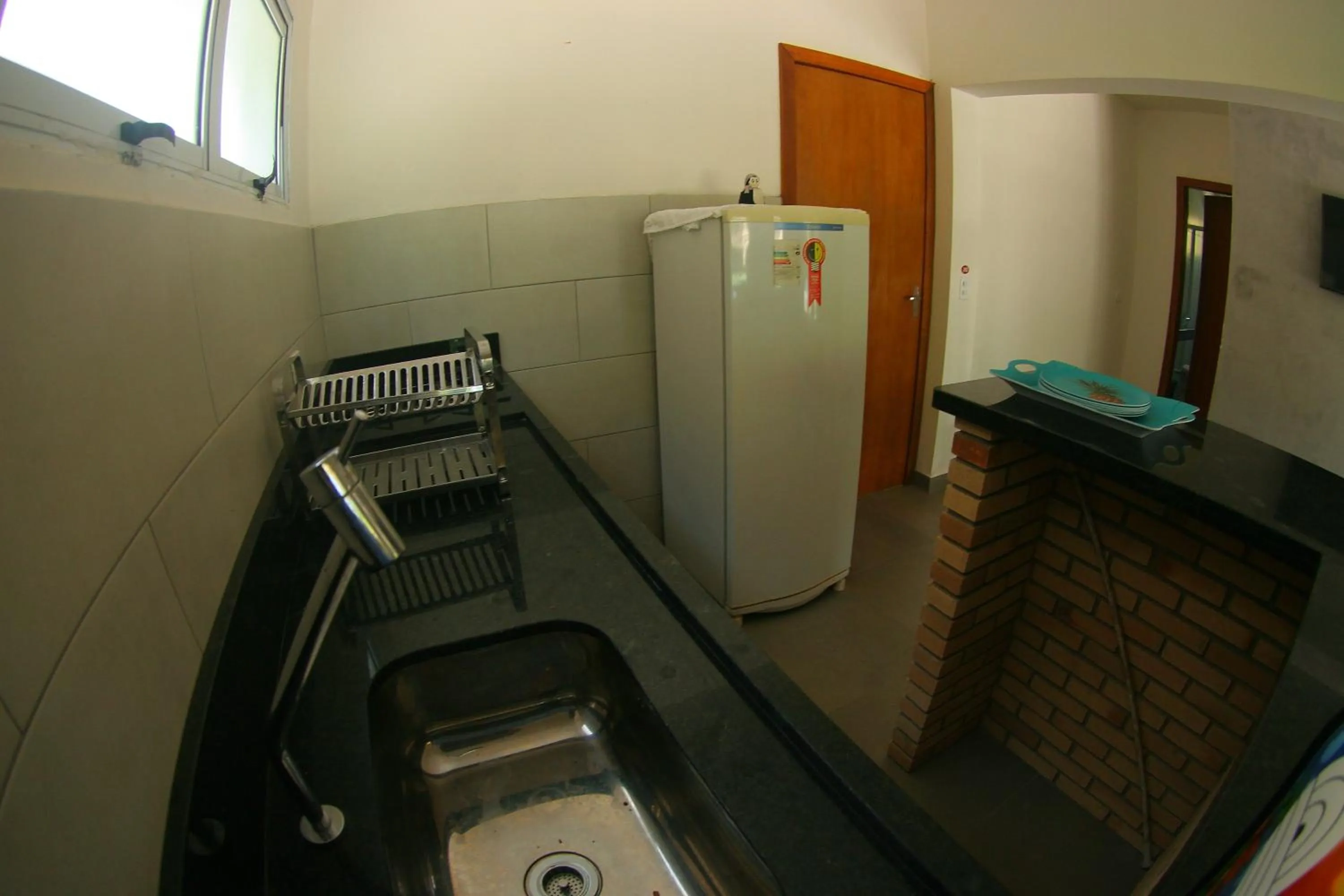 Communal kitchen in Pousada Tubes Maresias