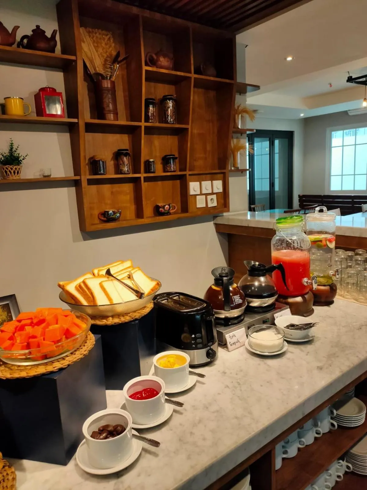 Restaurant/places to eat in Arrayan Hotel Malioboro managed by Arte Hospitality Management