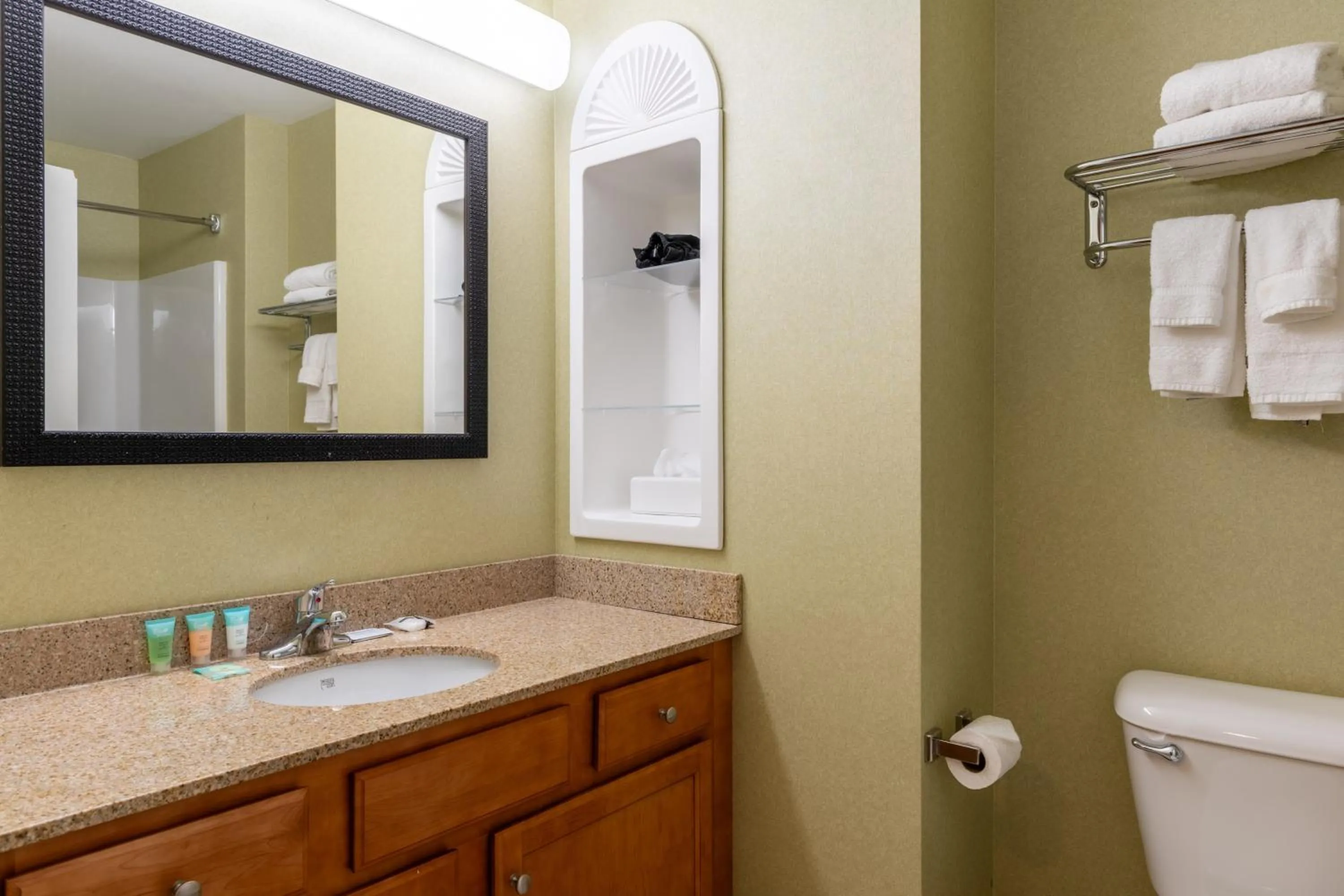 Bathroom in White River Inn & Suites