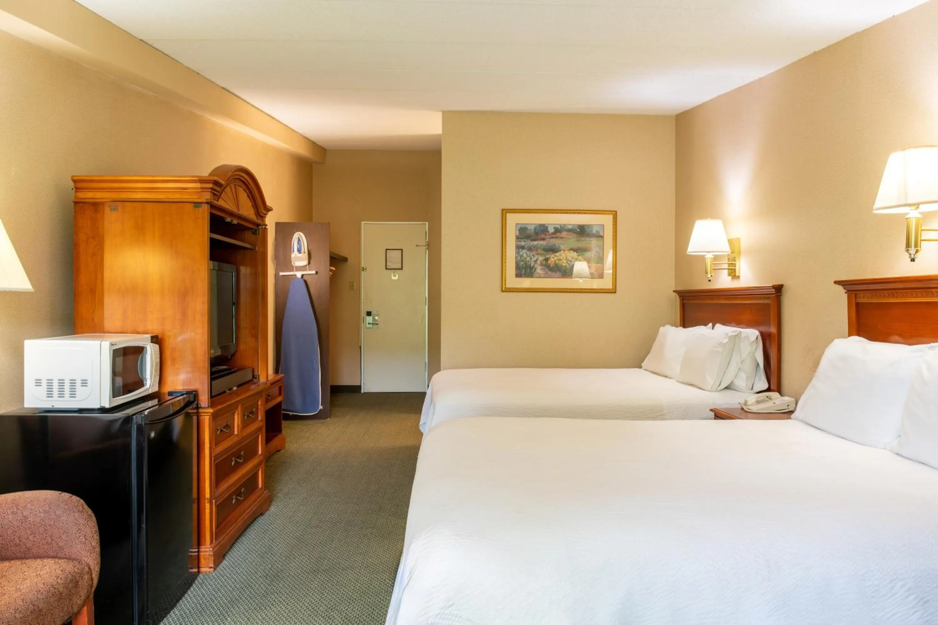 Bedroom, Bed in White River Inn & Suites