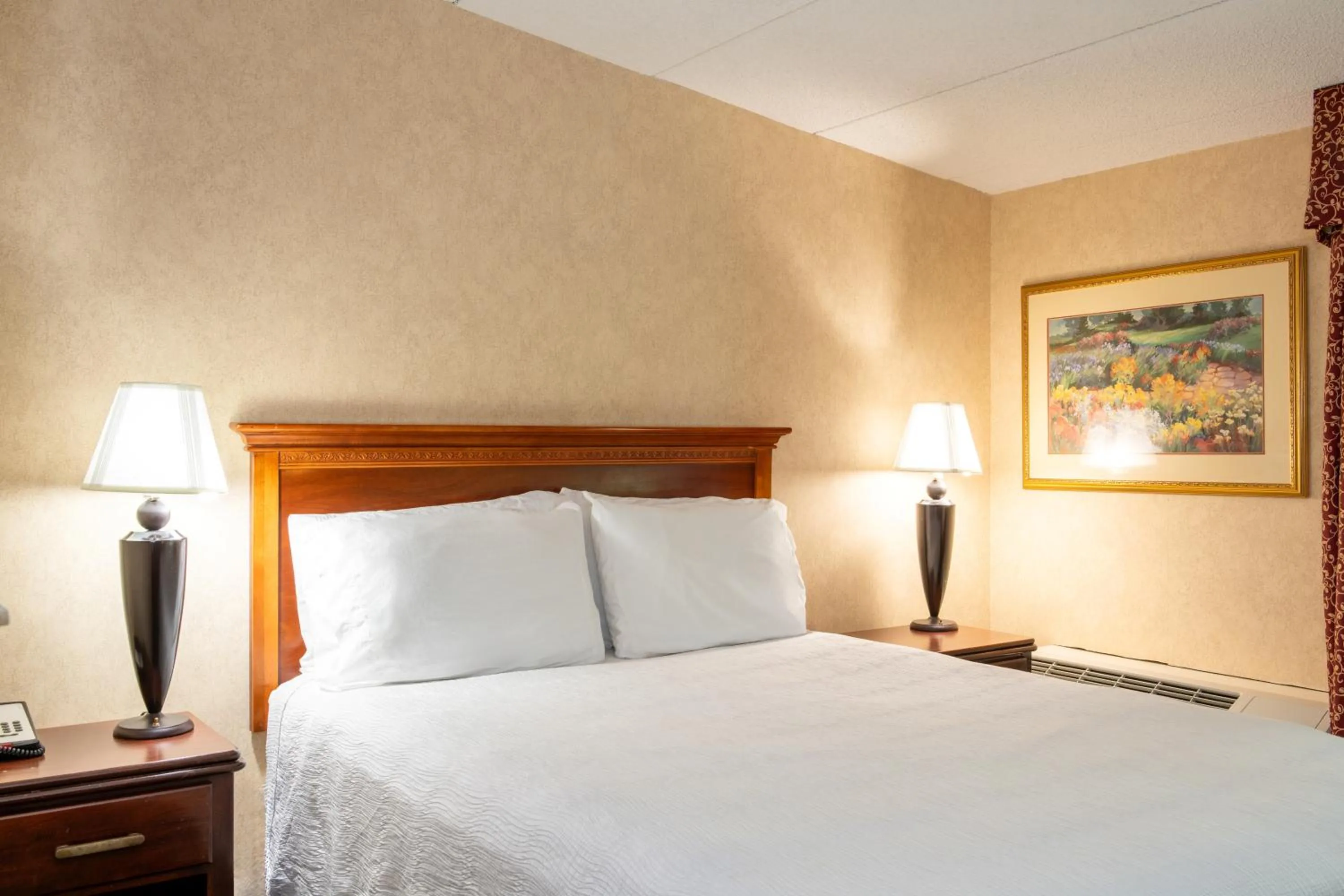 Bedroom, Bed in White River Inn & Suites