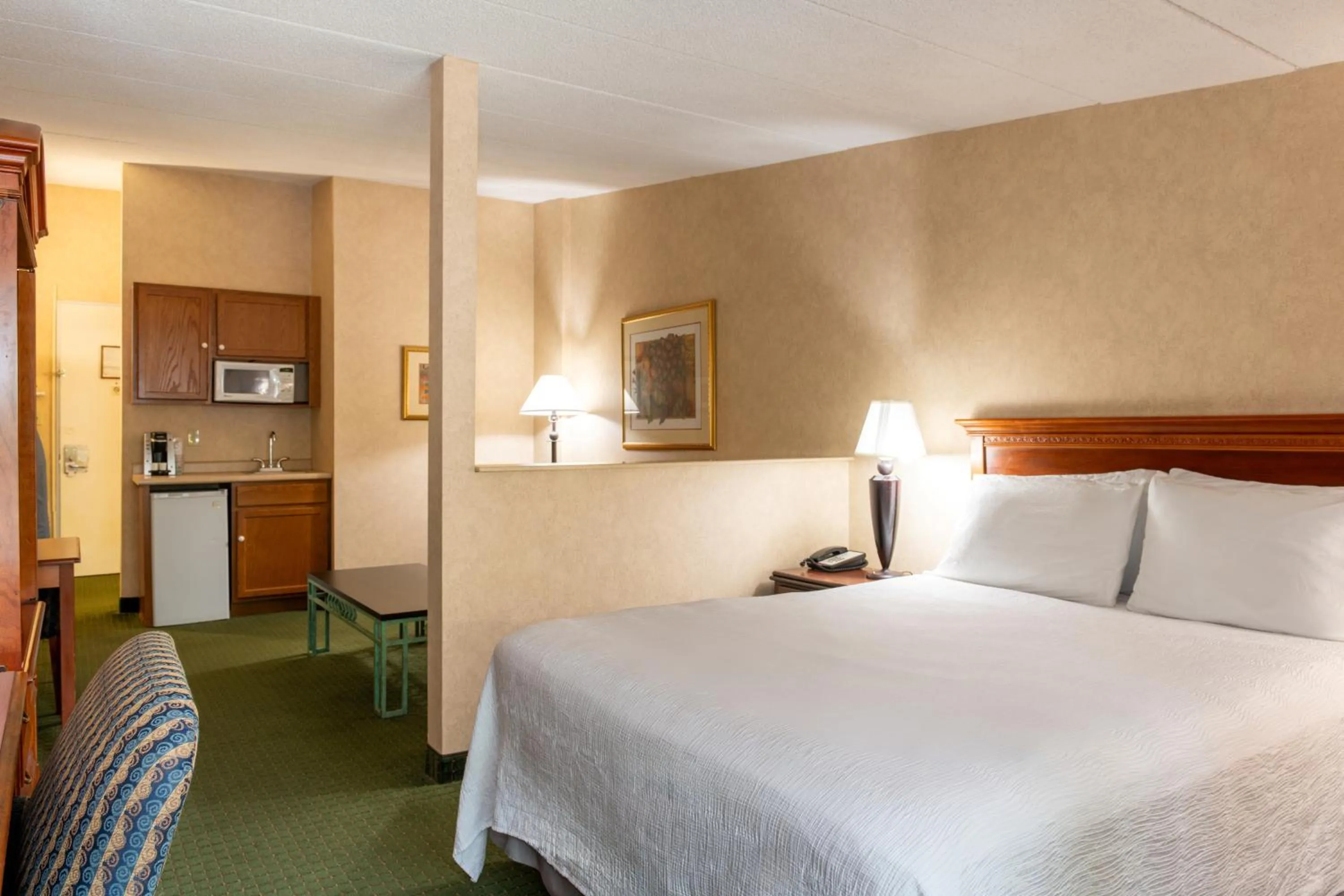 Bedroom, Bed in White River Inn & Suites