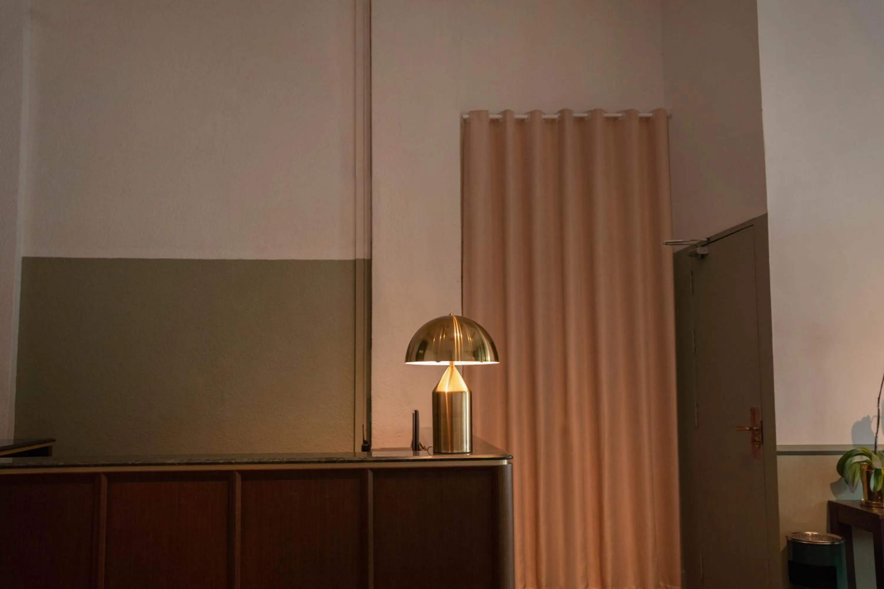 hair dresser in Room V Jalan Sultanah Near Bus Stop Batu Pahat