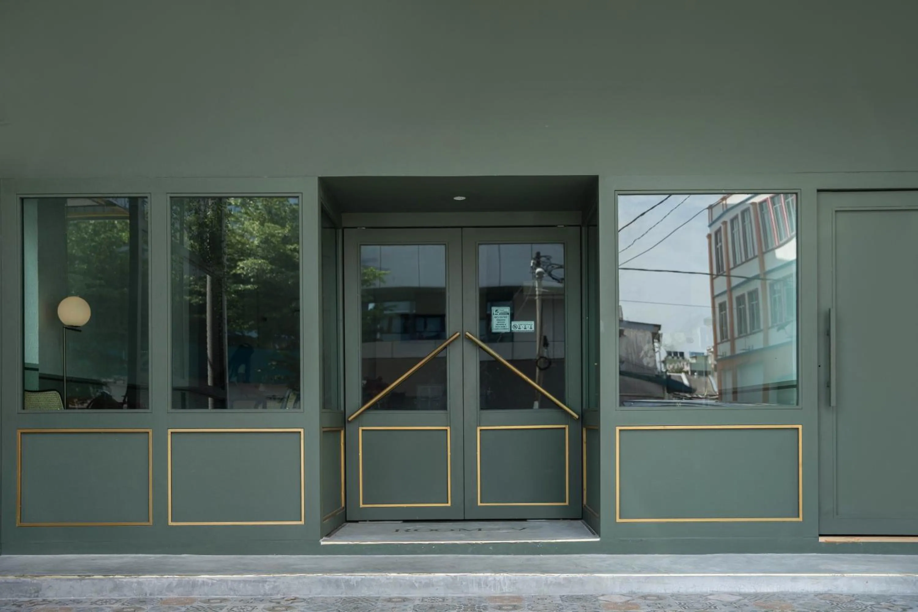 Property building in Room V Jalan Sultanah Near Bus Stop Batu Pahat