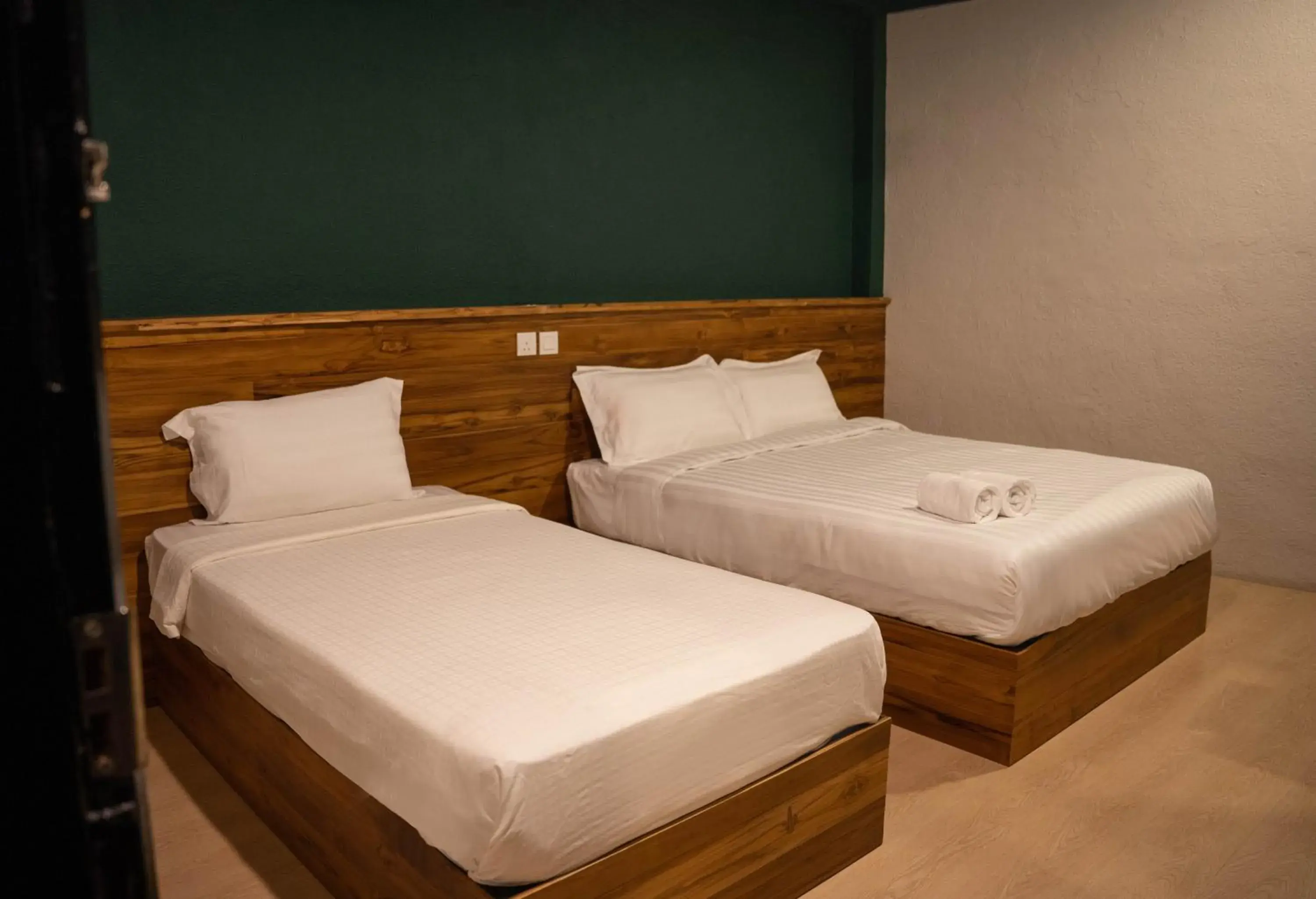 Triple Room in Room V Jalan Sultanah Near Bus Stop Batu Pahat Triple Room in Room V Jalan Sultanah Near Bus Stop Batu Pahat