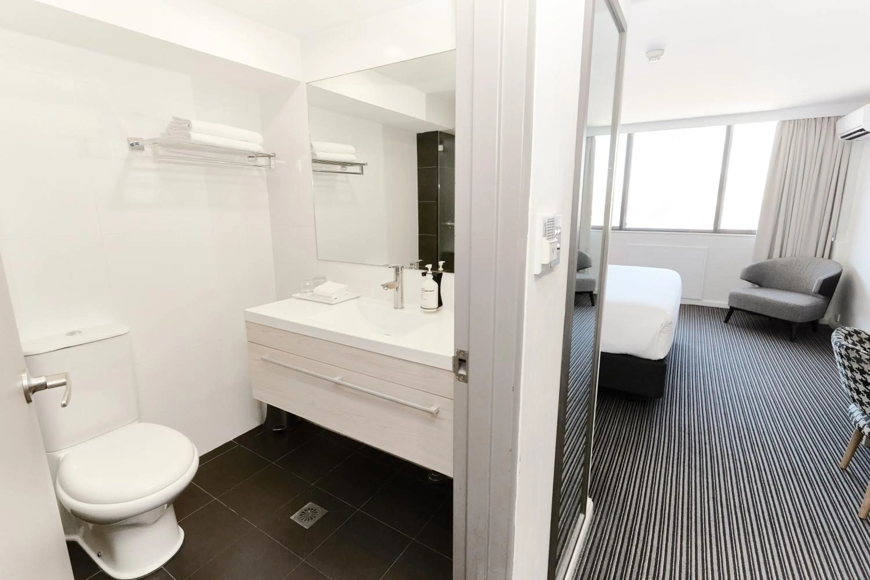 Toilet in Central Studio Hotel Sydney