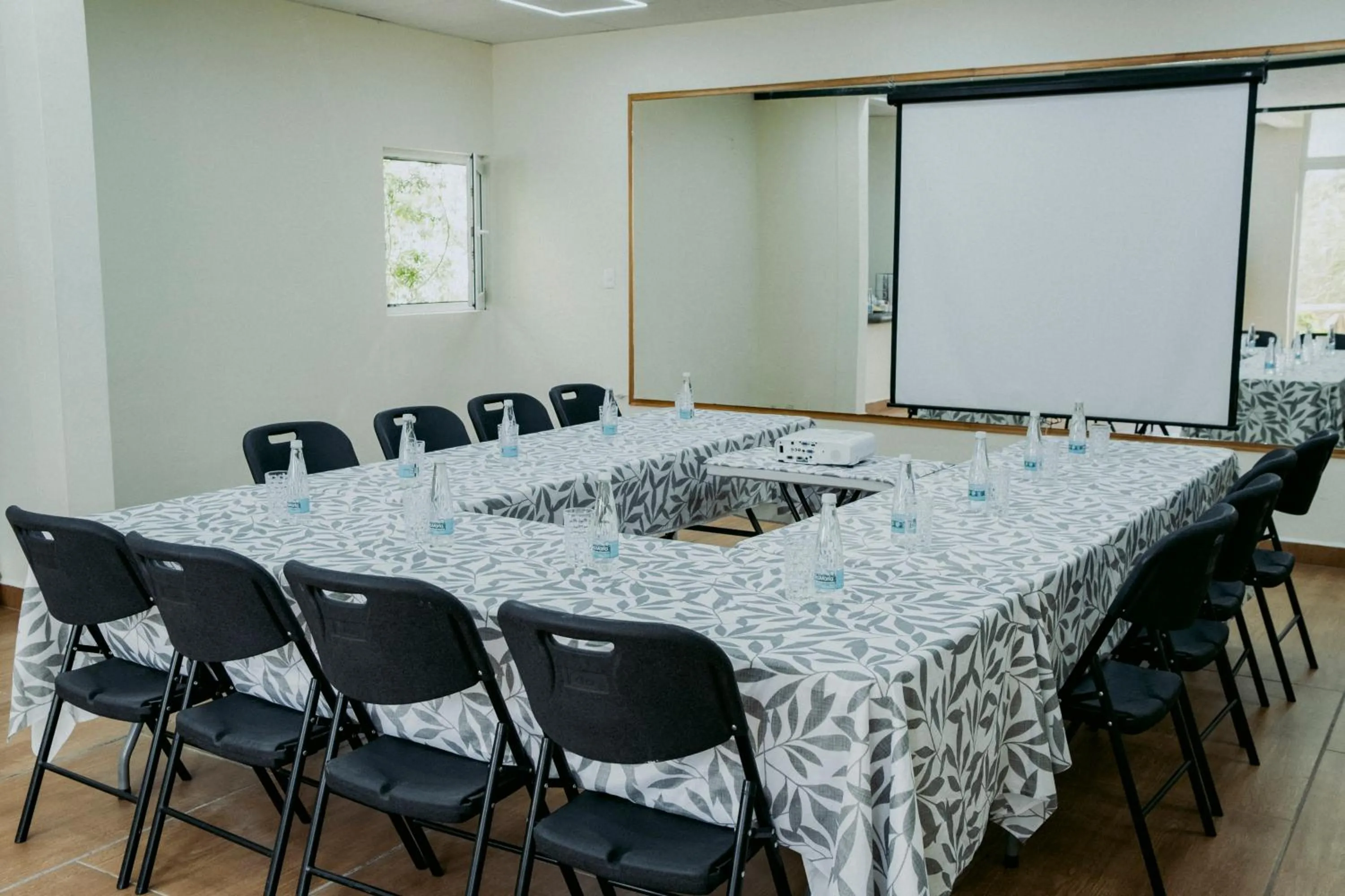 Business facilities in Santa Maria del Cabo
