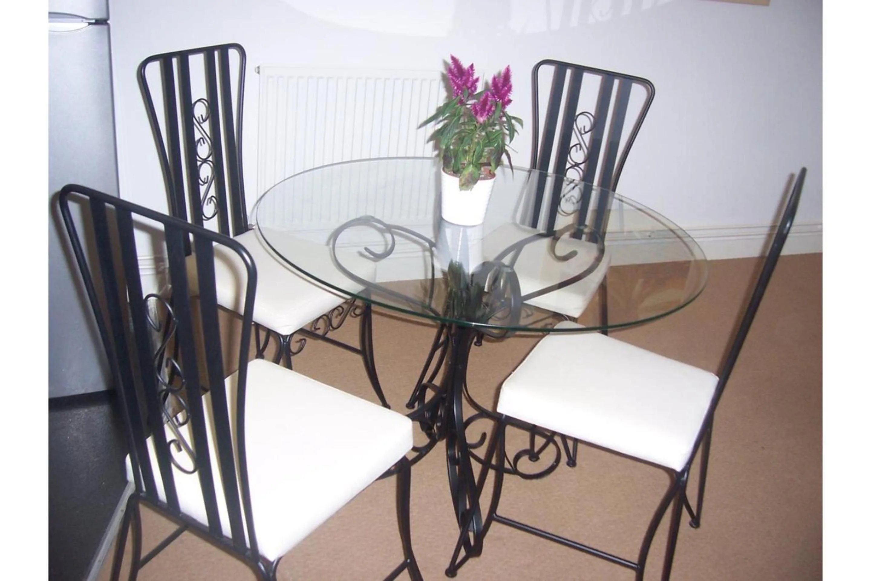 Dining area in OYO Arinza Apartments