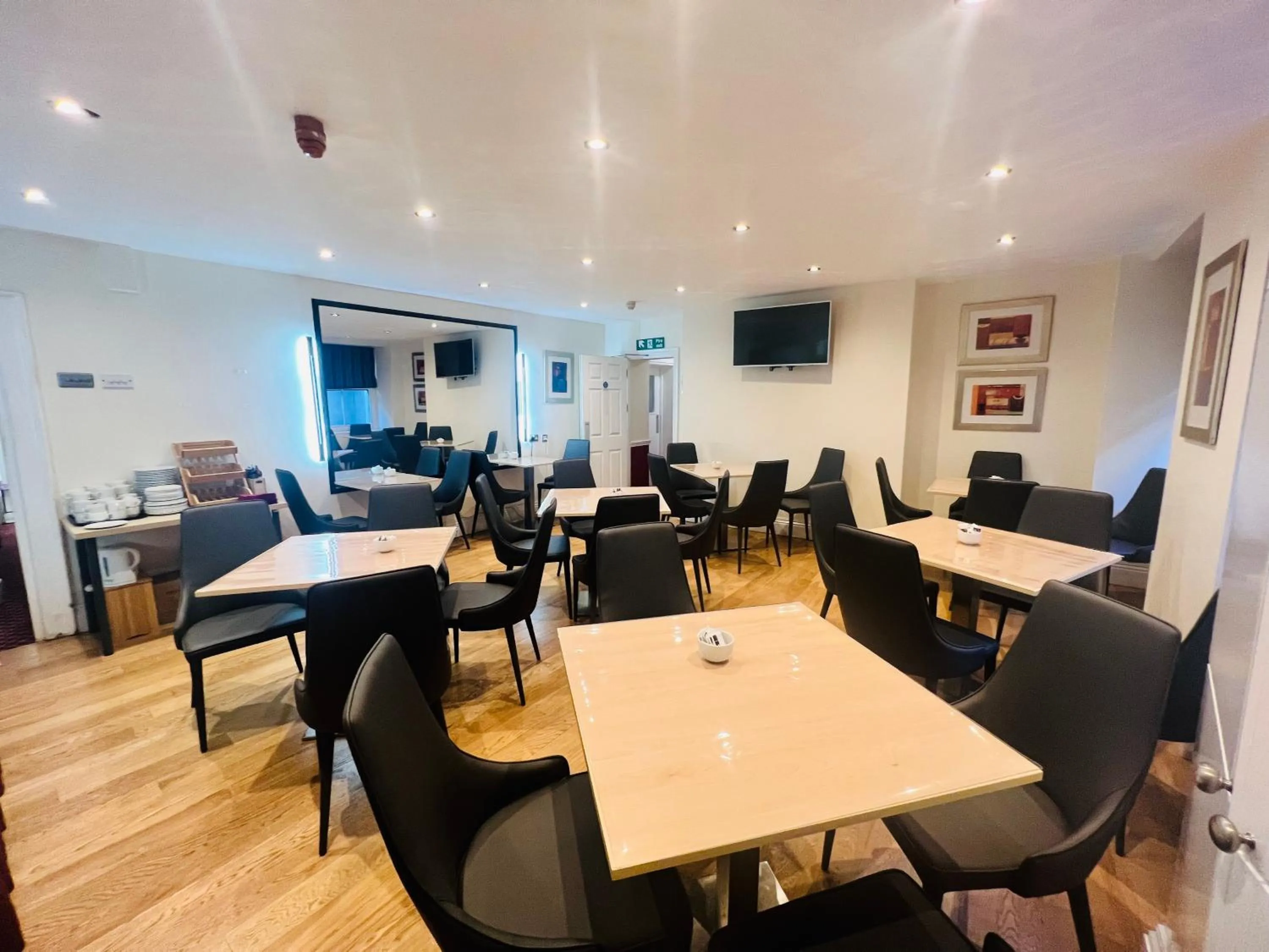 Seating area in Hotel Cavendish