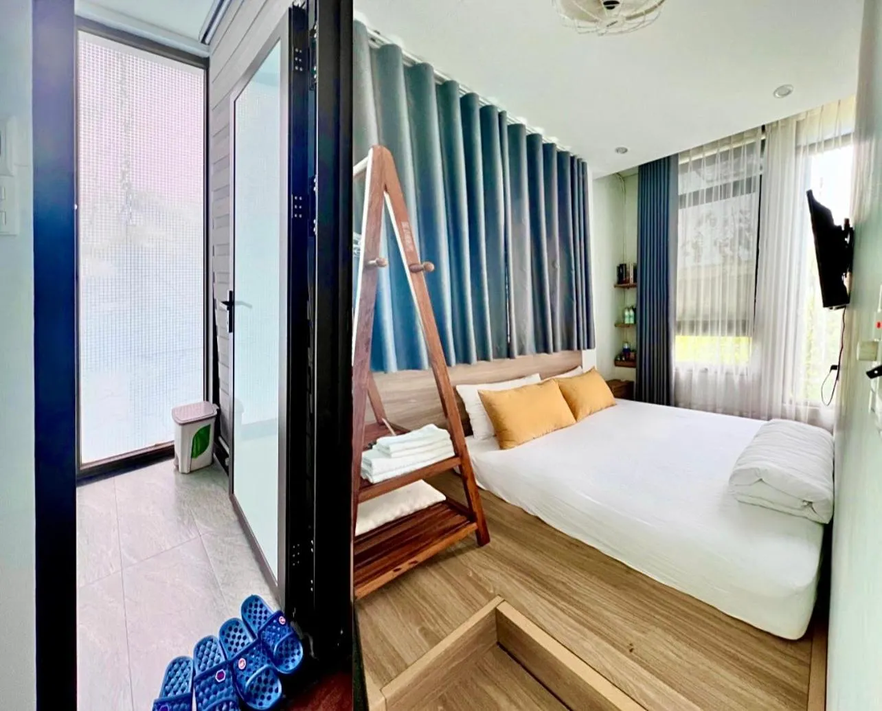 Photo of the whole room, Bed in Soleil House